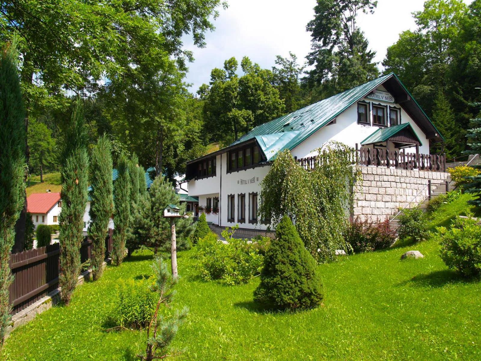 Hotel v Nebi