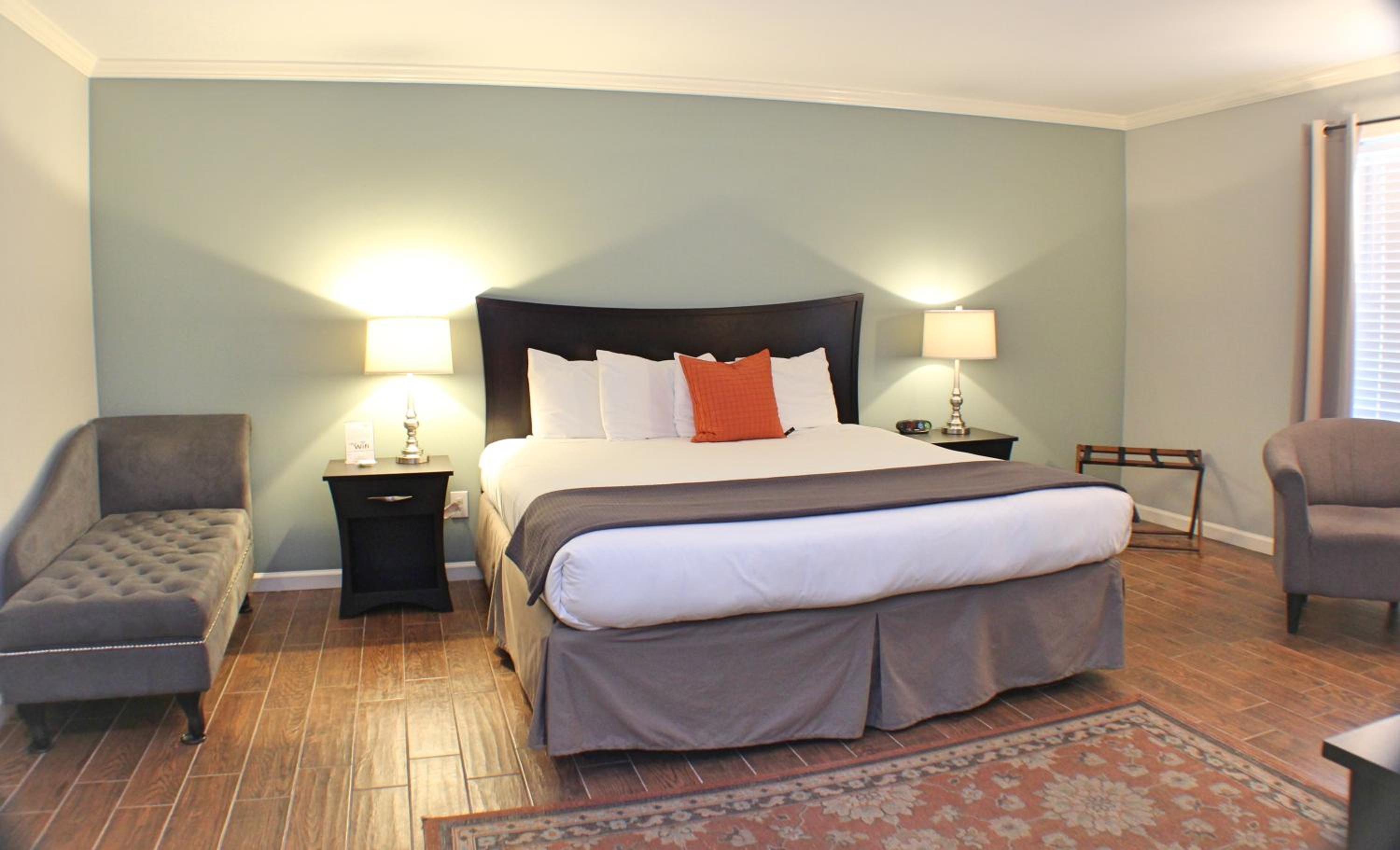 The Dahlonega Square Hotel