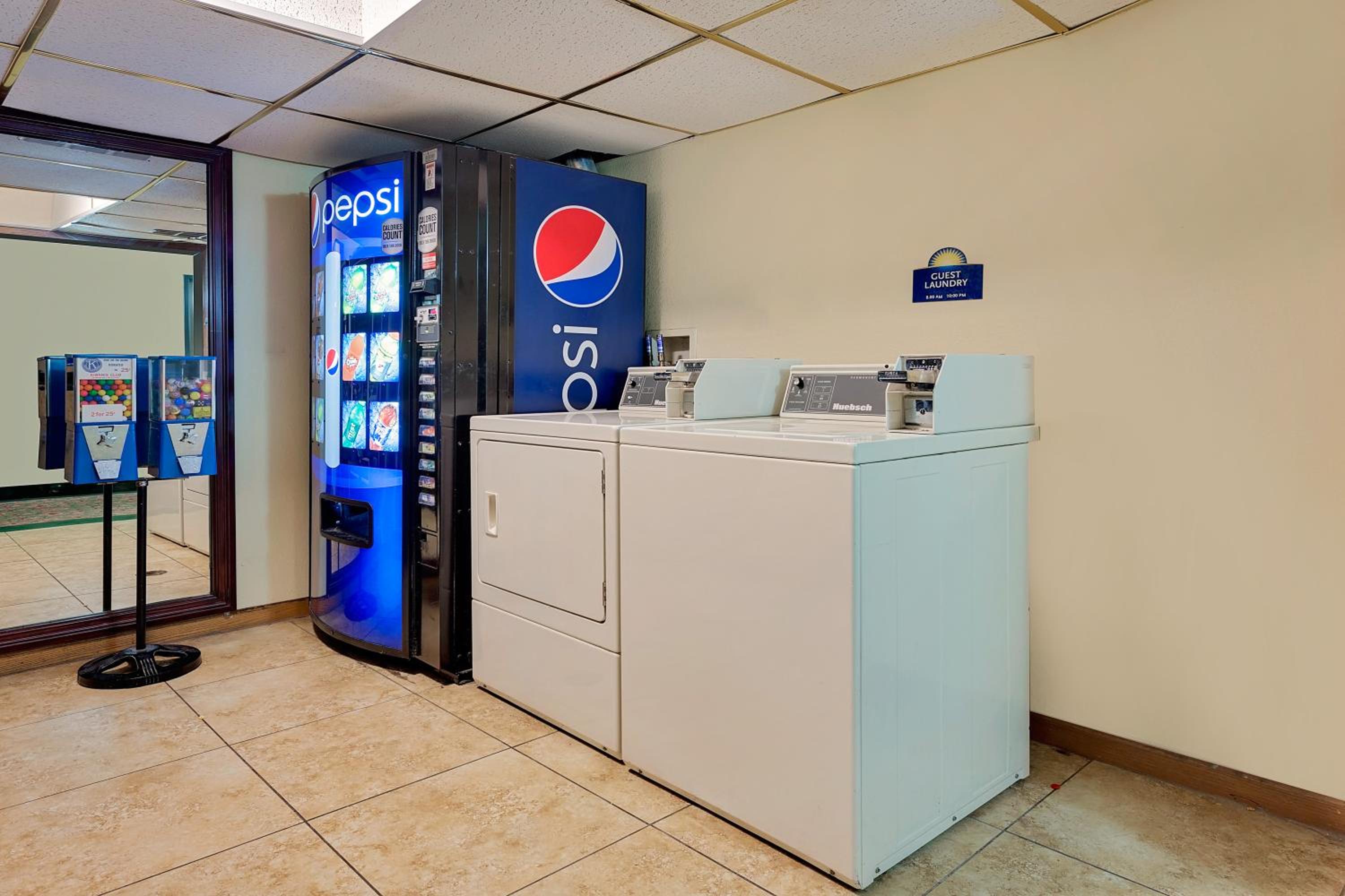 Days Inn by Wyndham Racine/Sturtevant - Property Image 33