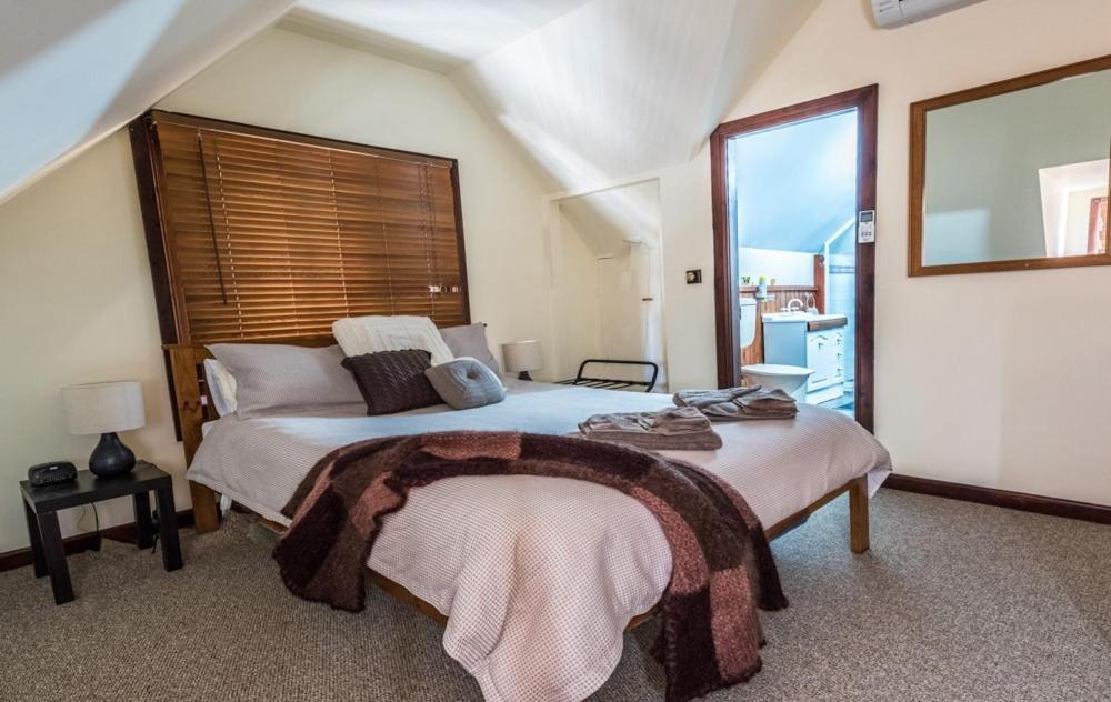 Gold Mine Guest House and Cafe