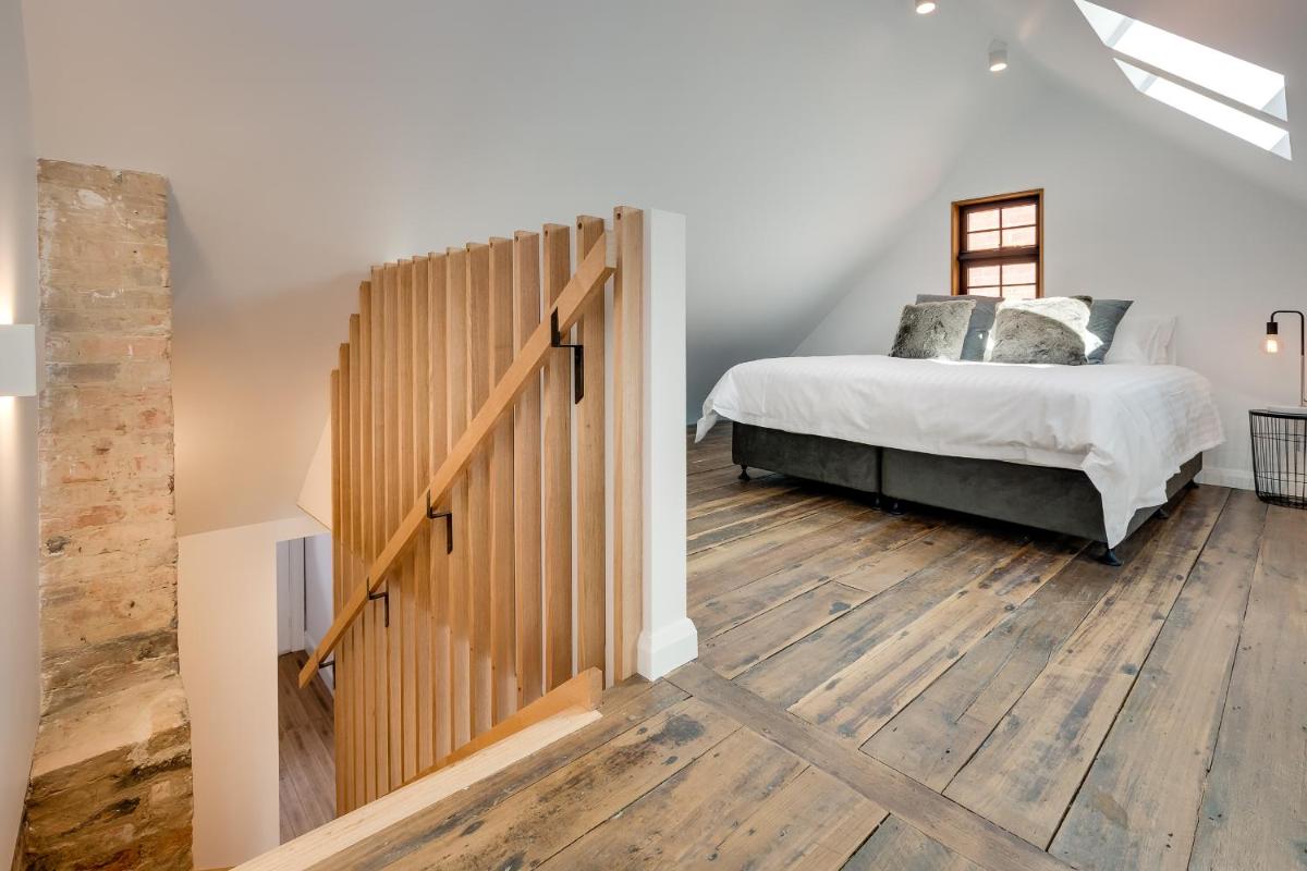 White Room Apartments