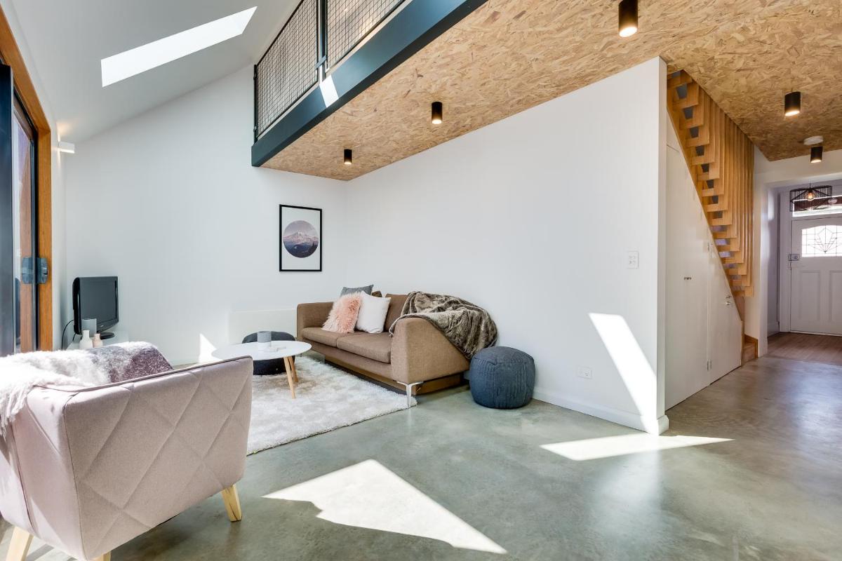 White Room Apartments