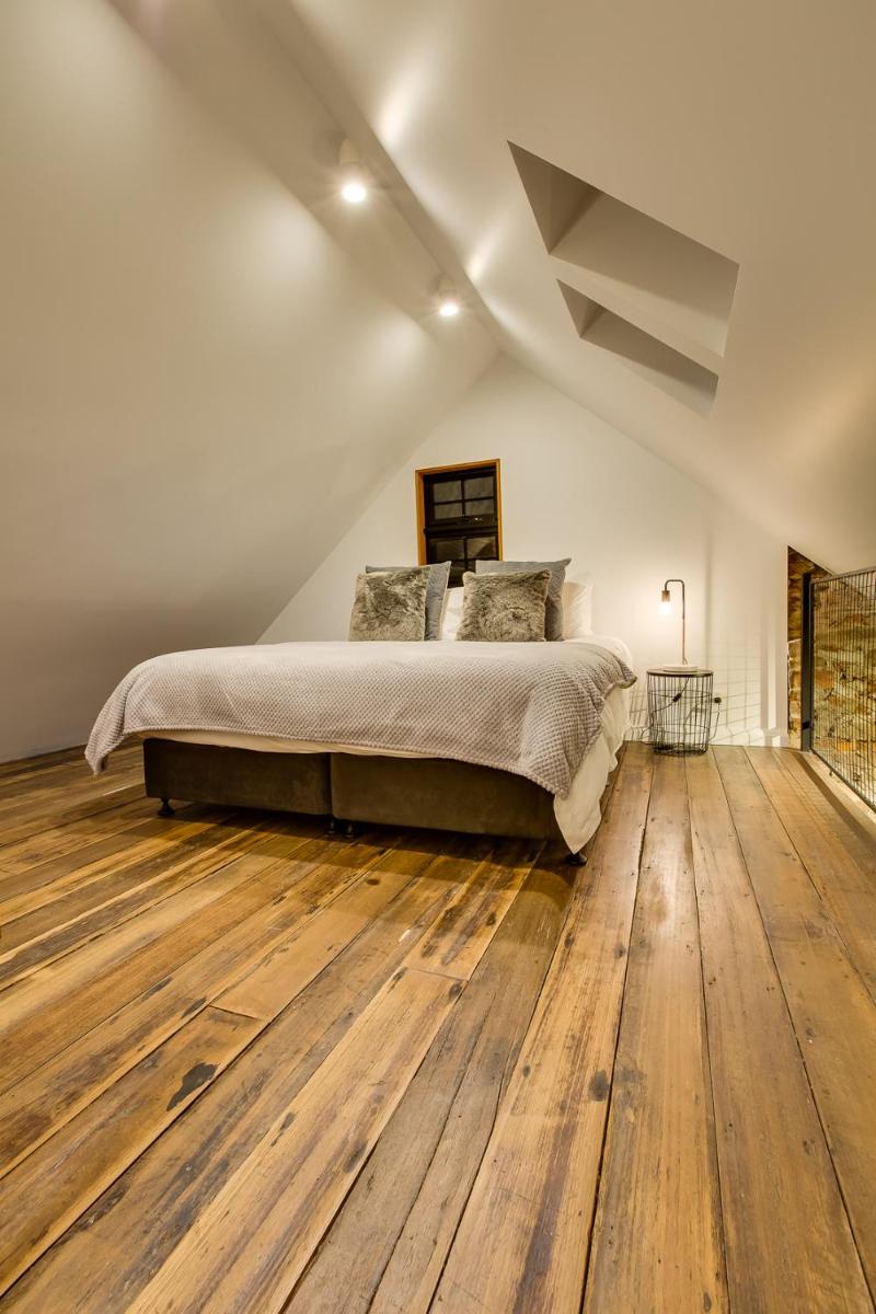 White Room Apartments