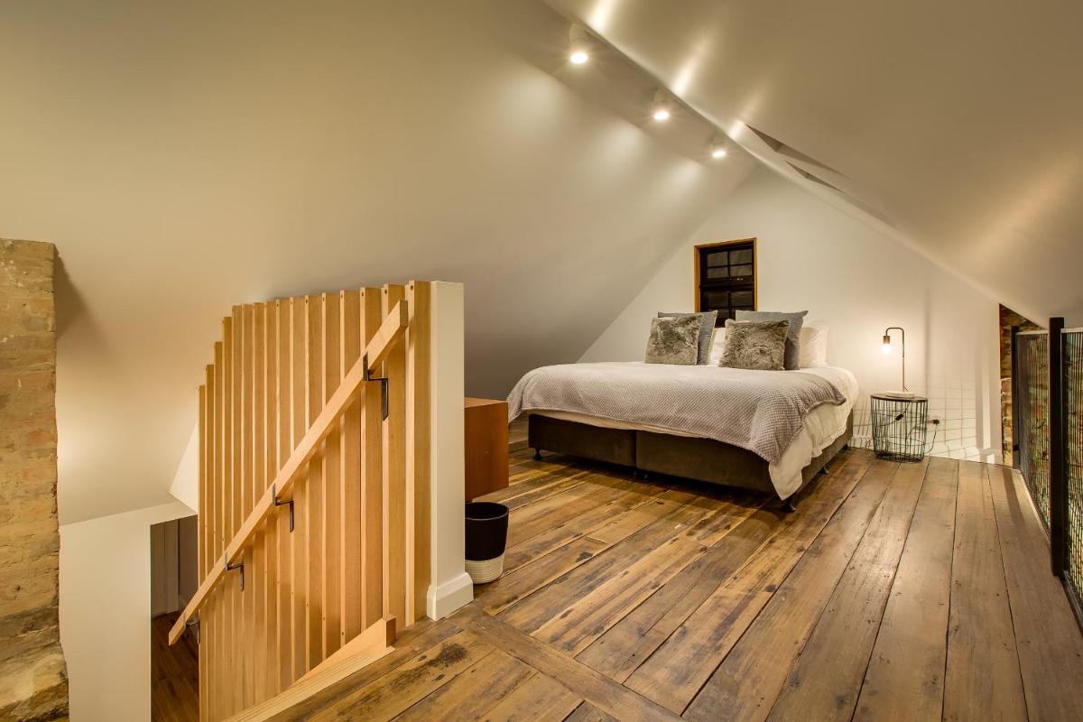 White Room Apartments