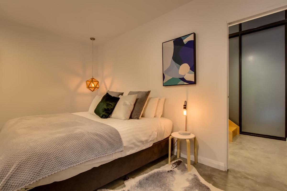 White Room Apartments