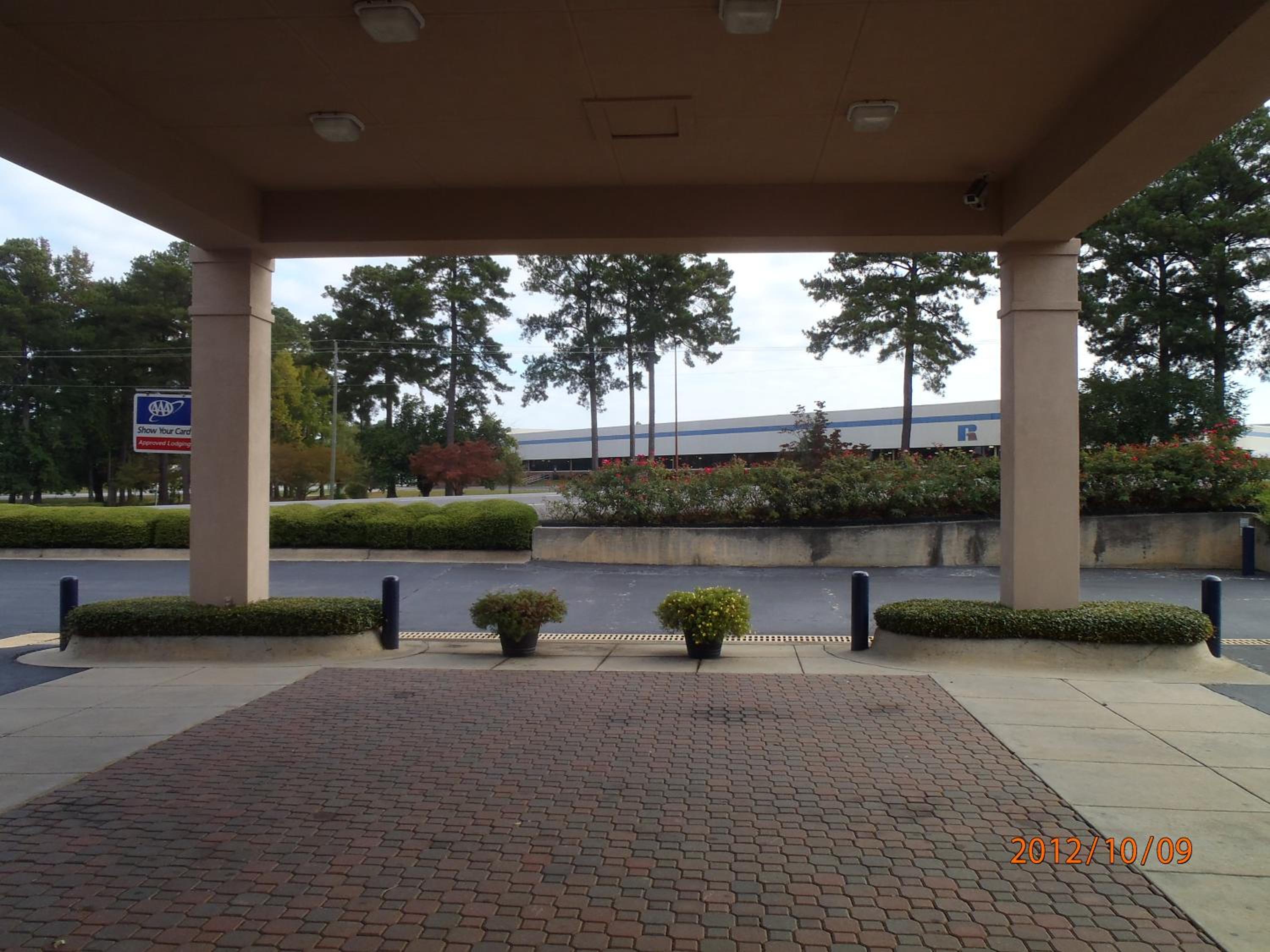 Days Inn by Wyndham Alexander City - Property Image 3