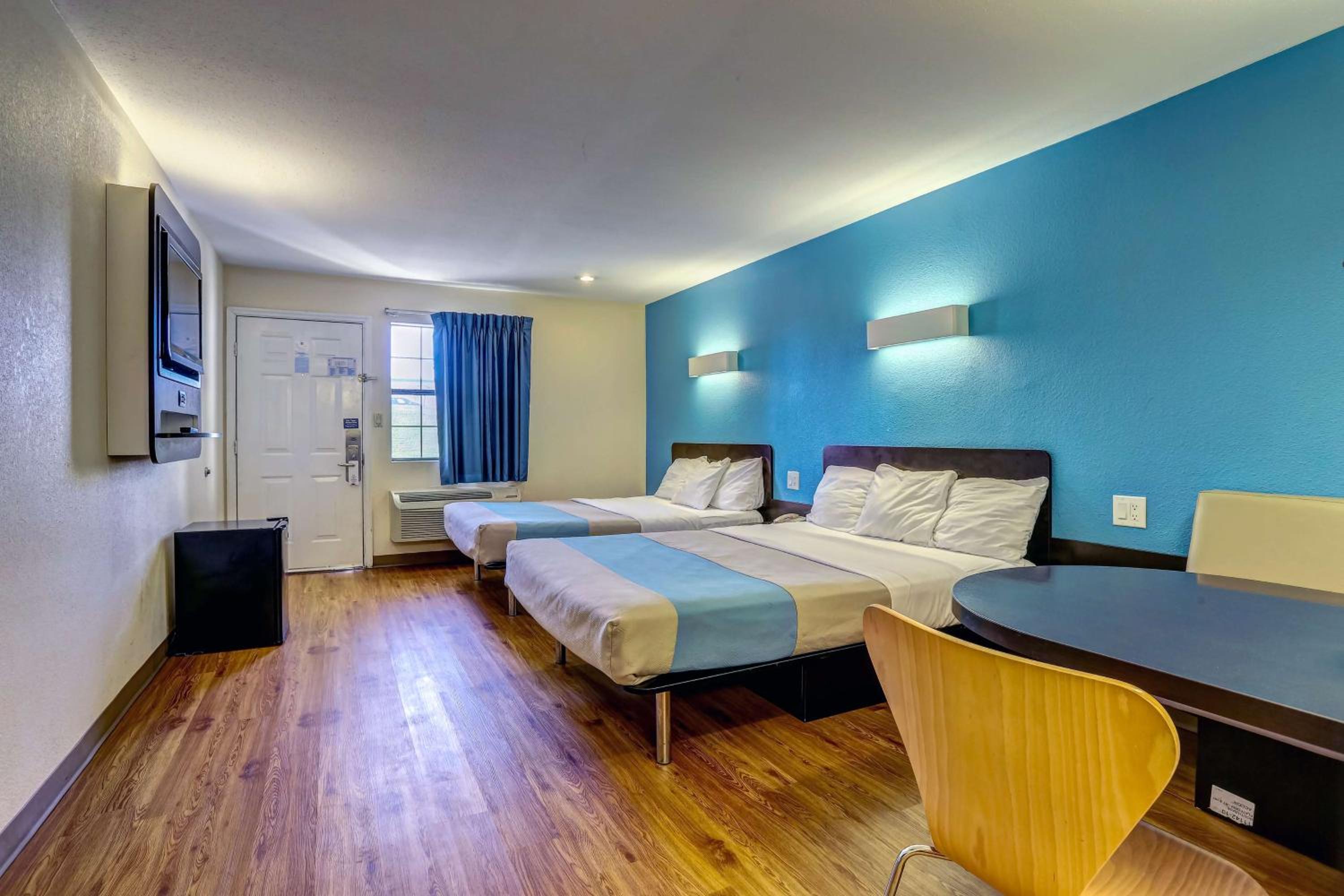 Dickson Vacations - Motel 6-Dickson, TN - Property Image 3