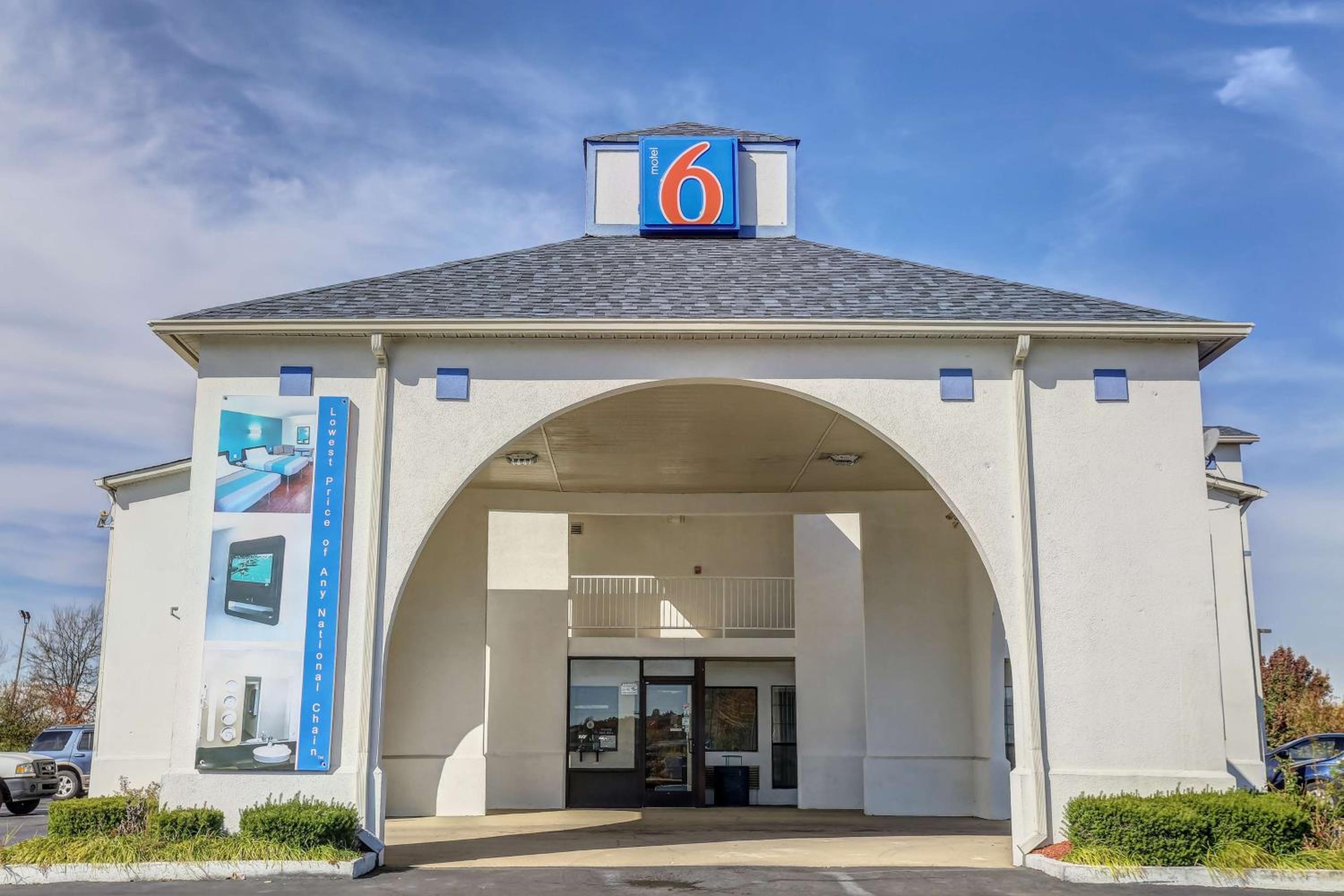 Dickson Vacations - Motel 6-Dickson, TN - Property Image 9