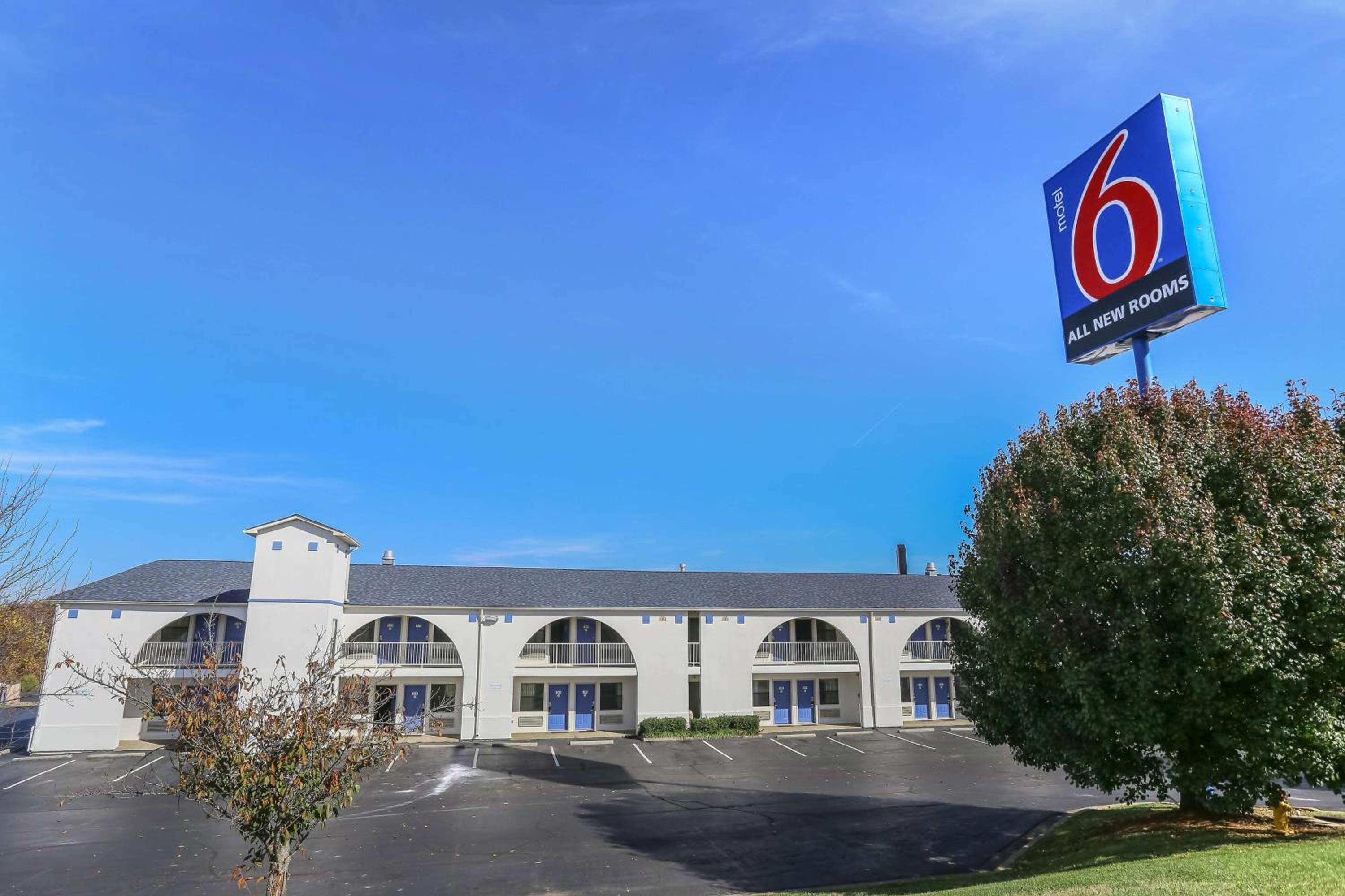 Dickson Vacations - Motel 6-Dickson, TN - Property Image 10
