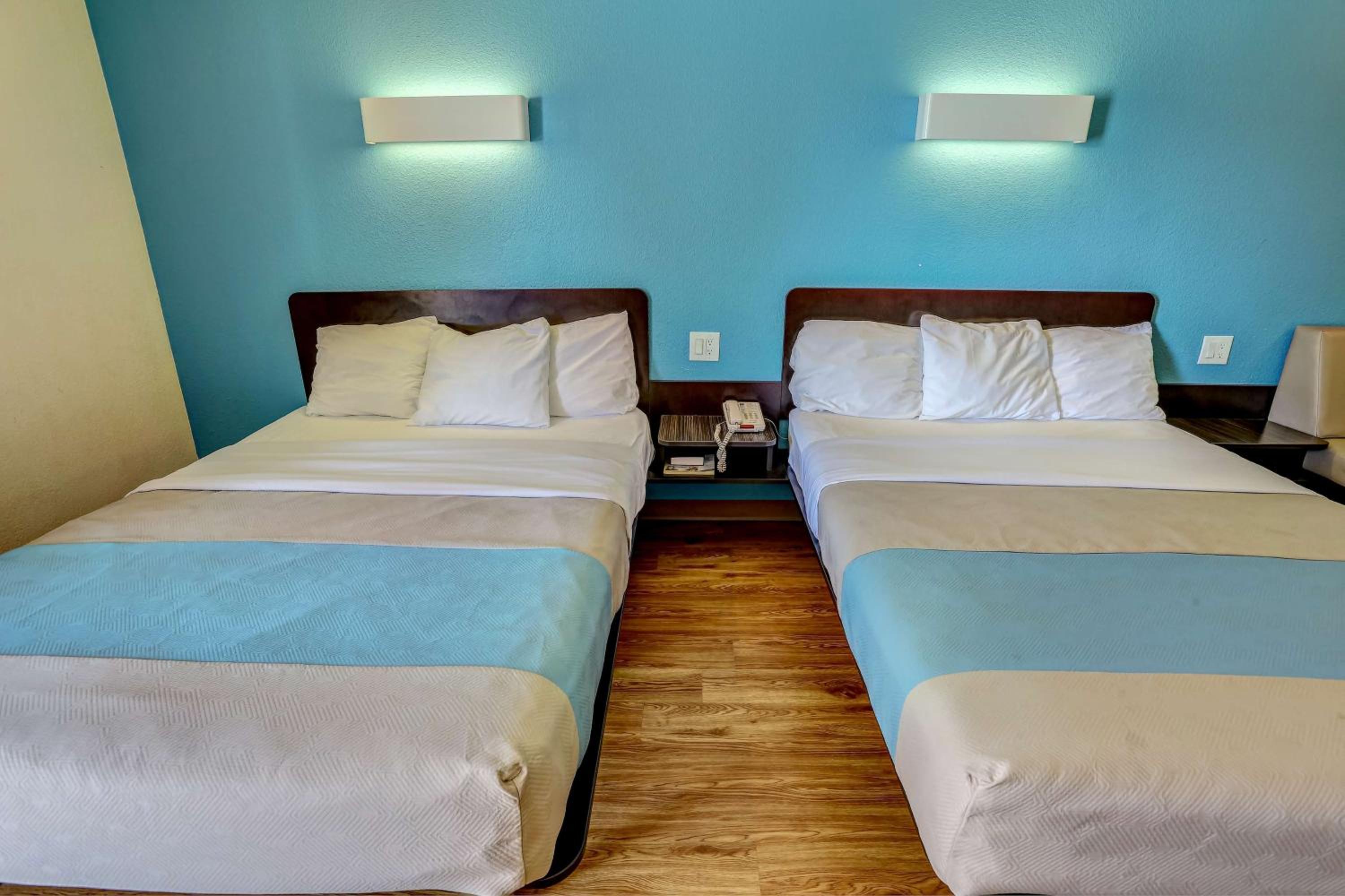 Dickson Vacations - Motel 6-Dickson, TN - Property Image 6
