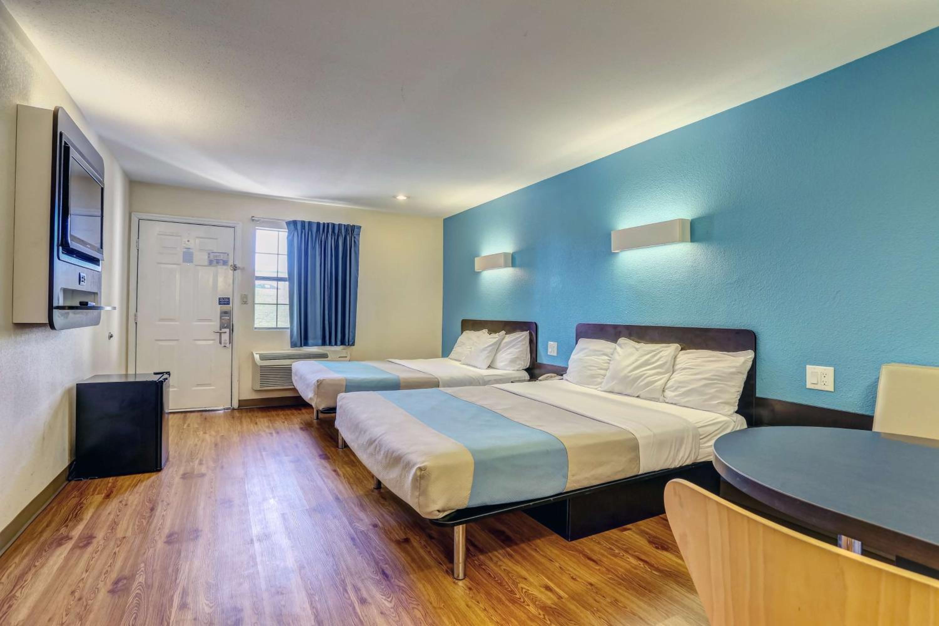 Dickson Vacations - Motel 6-Dickson, TN - Property Image 2