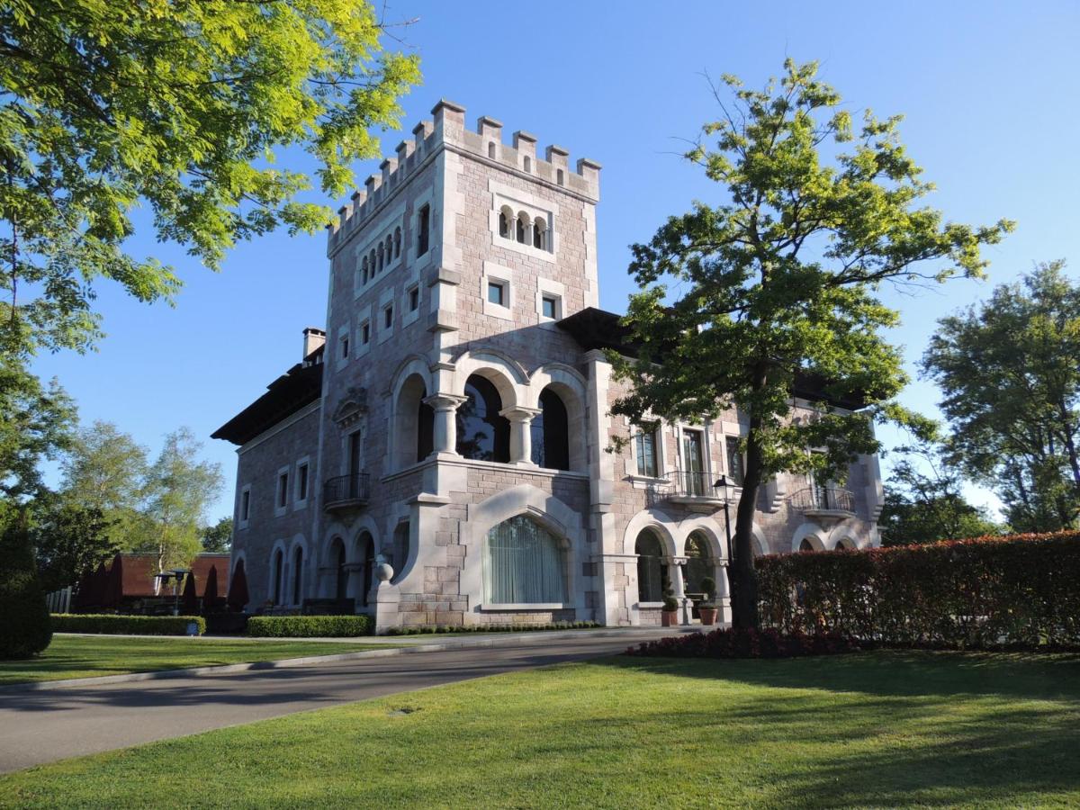 Castillo Del Bosque La Zoreda, Manjoya