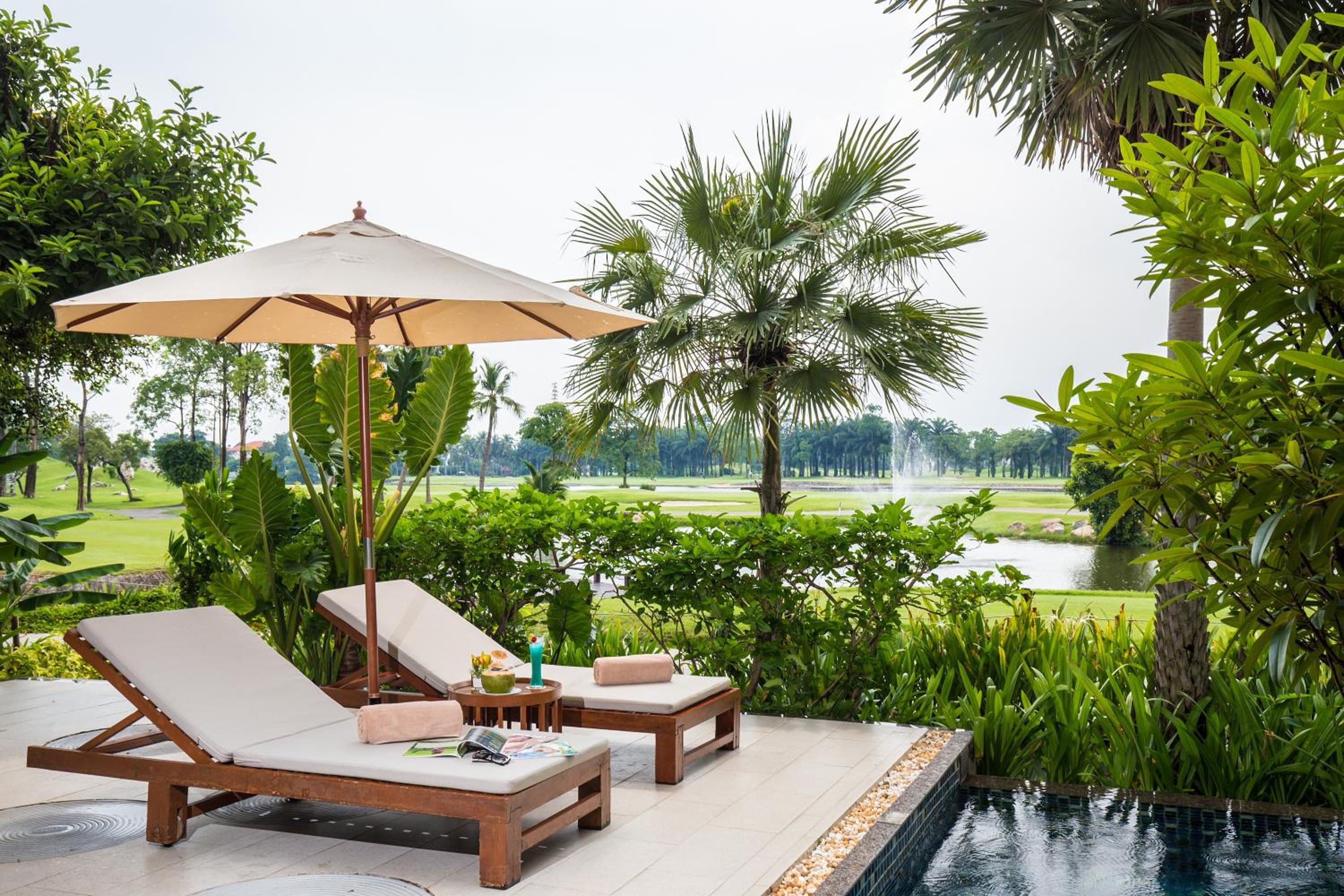 Summit Windmill Golf Suite Hotel at Suvarnabhumi
