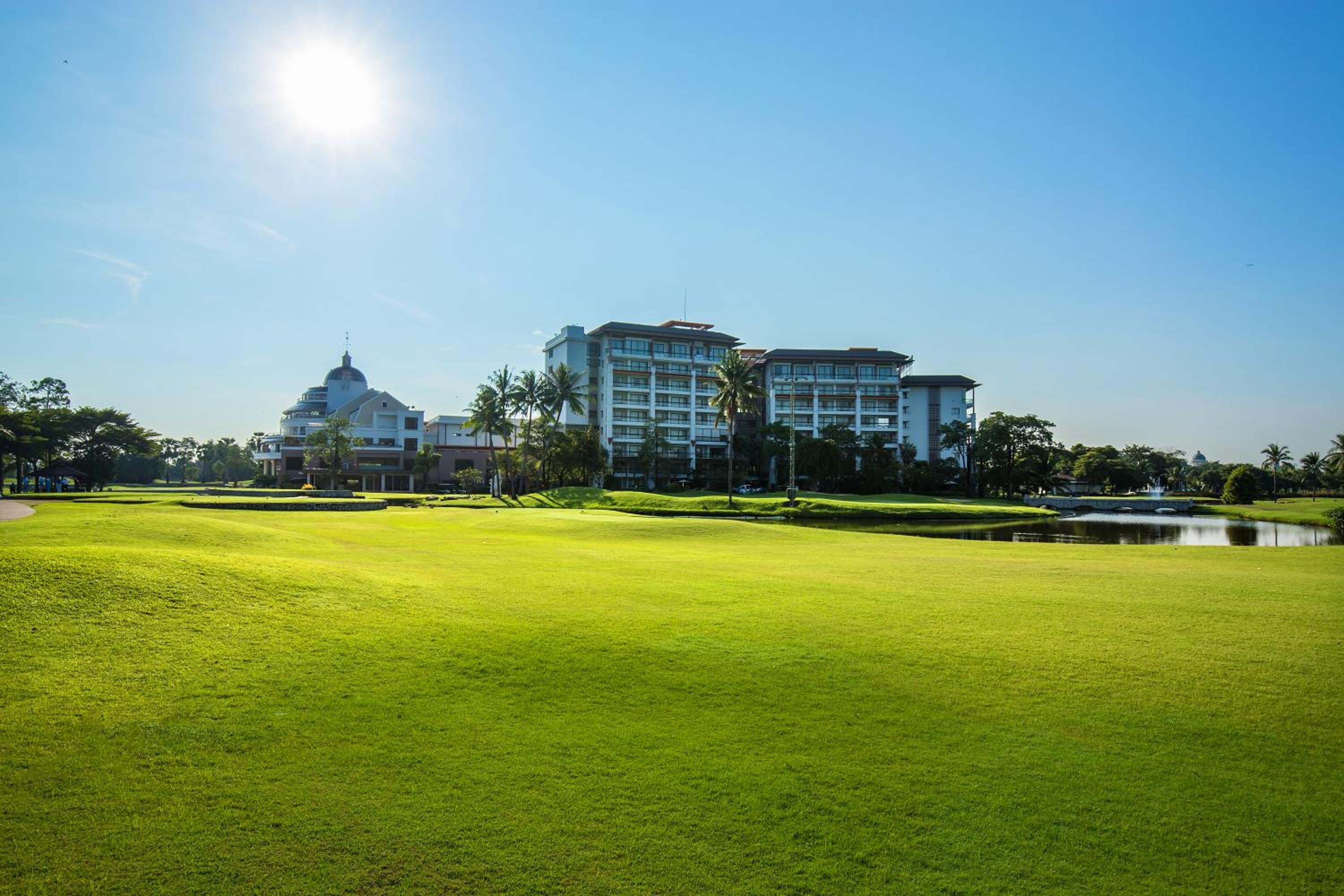 Summit Windmill Golf Suite Hotel at Suvarnabhumi