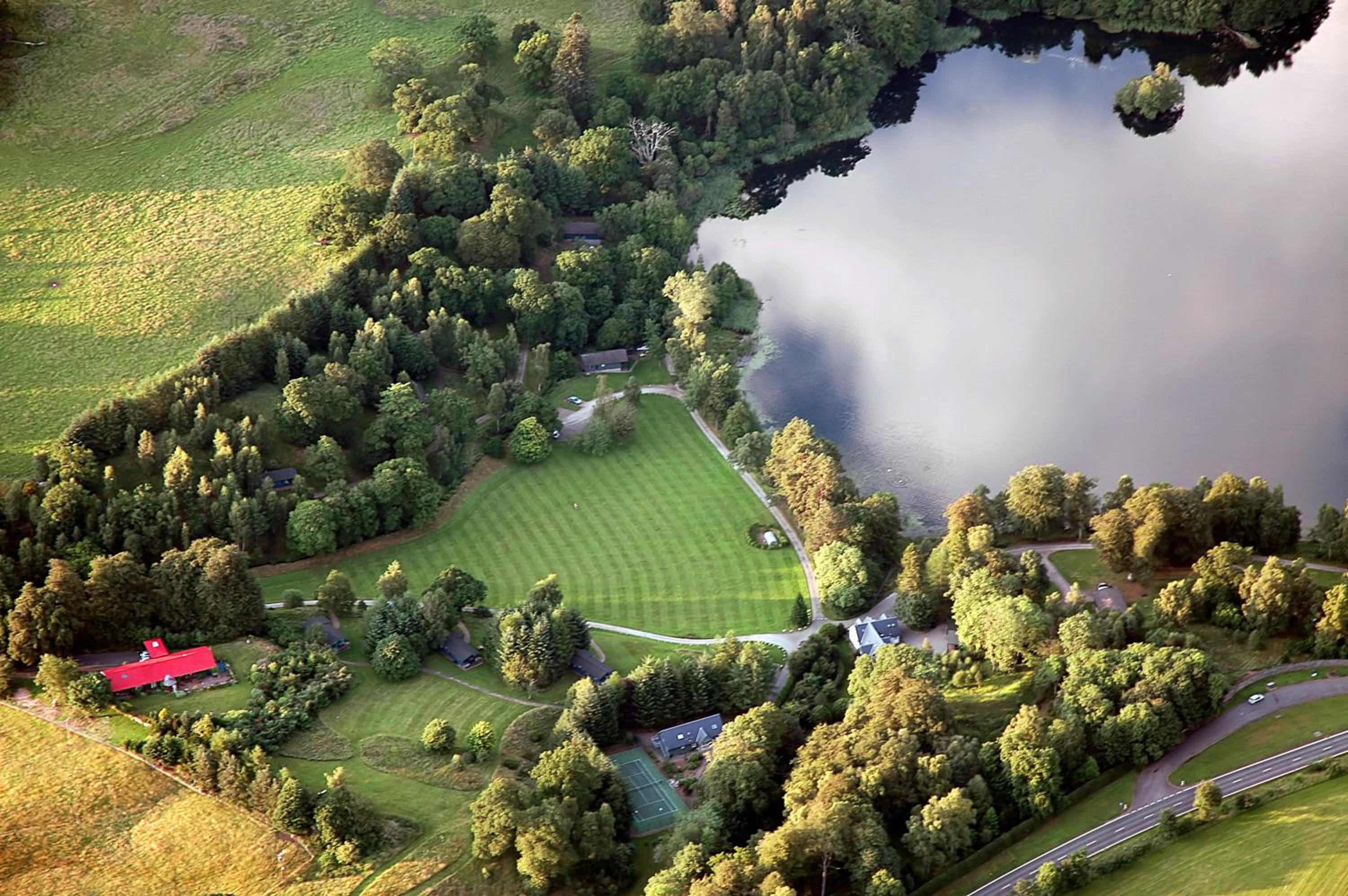 Loch Monzievaird Chalets view 3