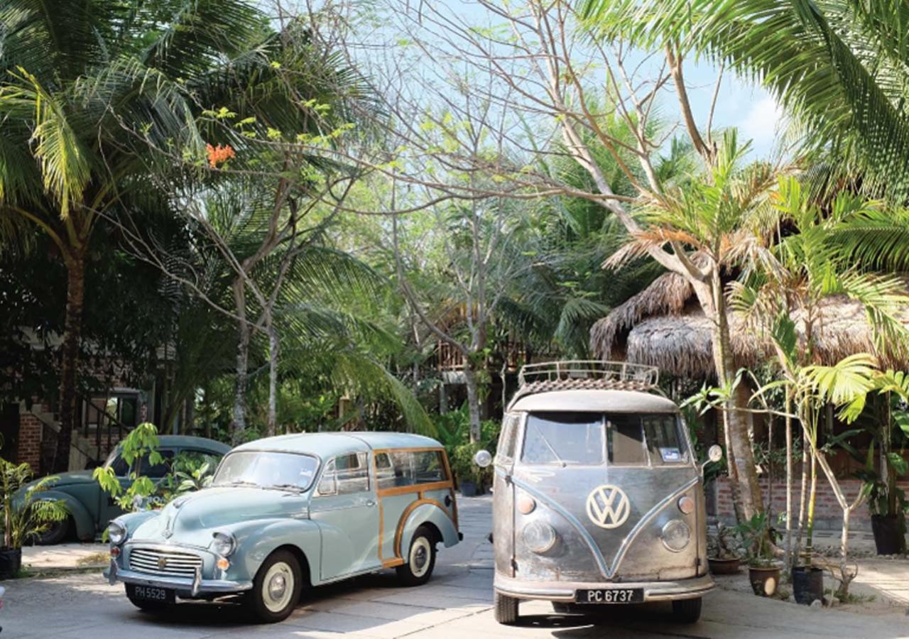 Panji Panji Tropical Wooden Home