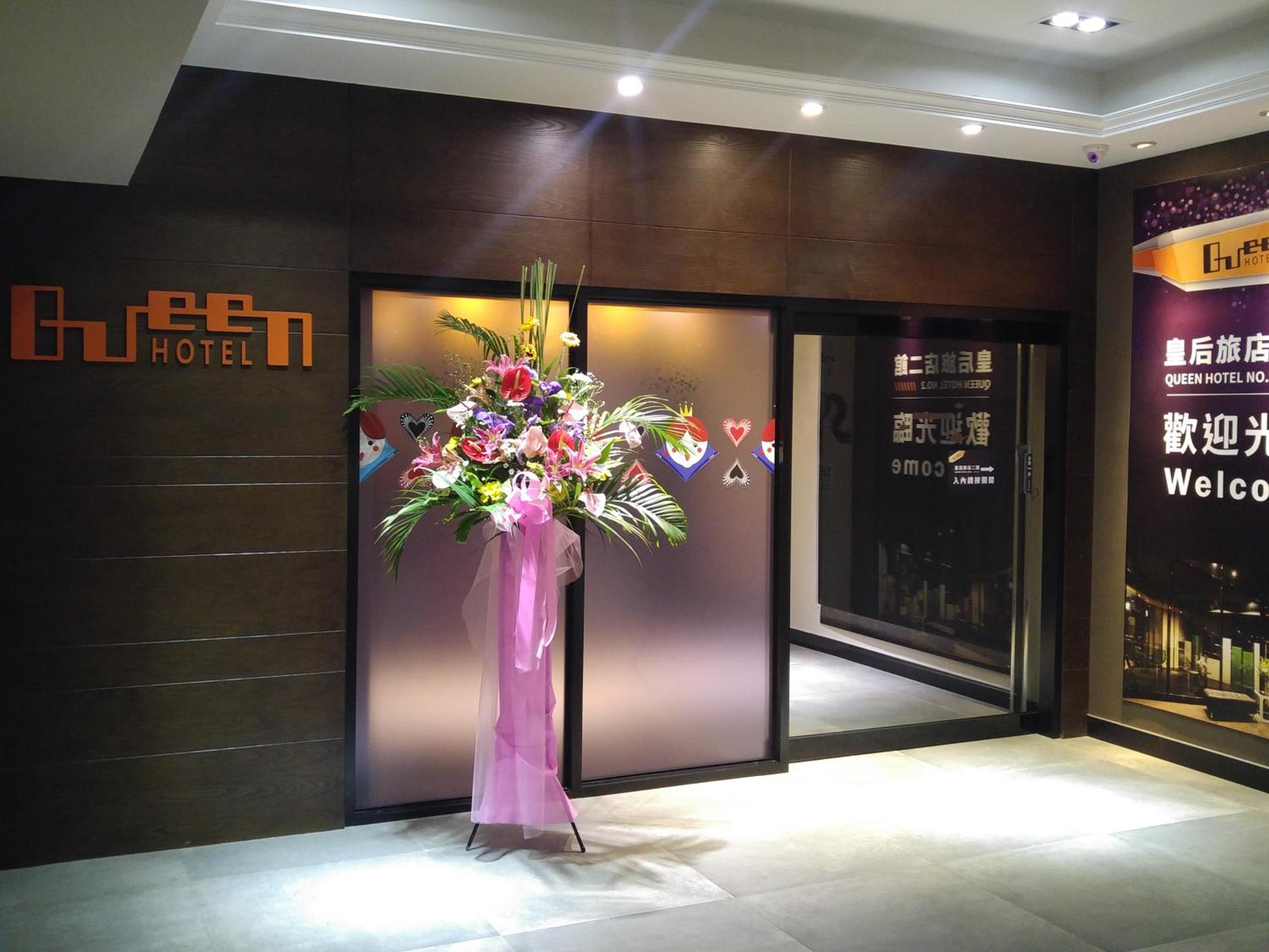 Queens Hotel II