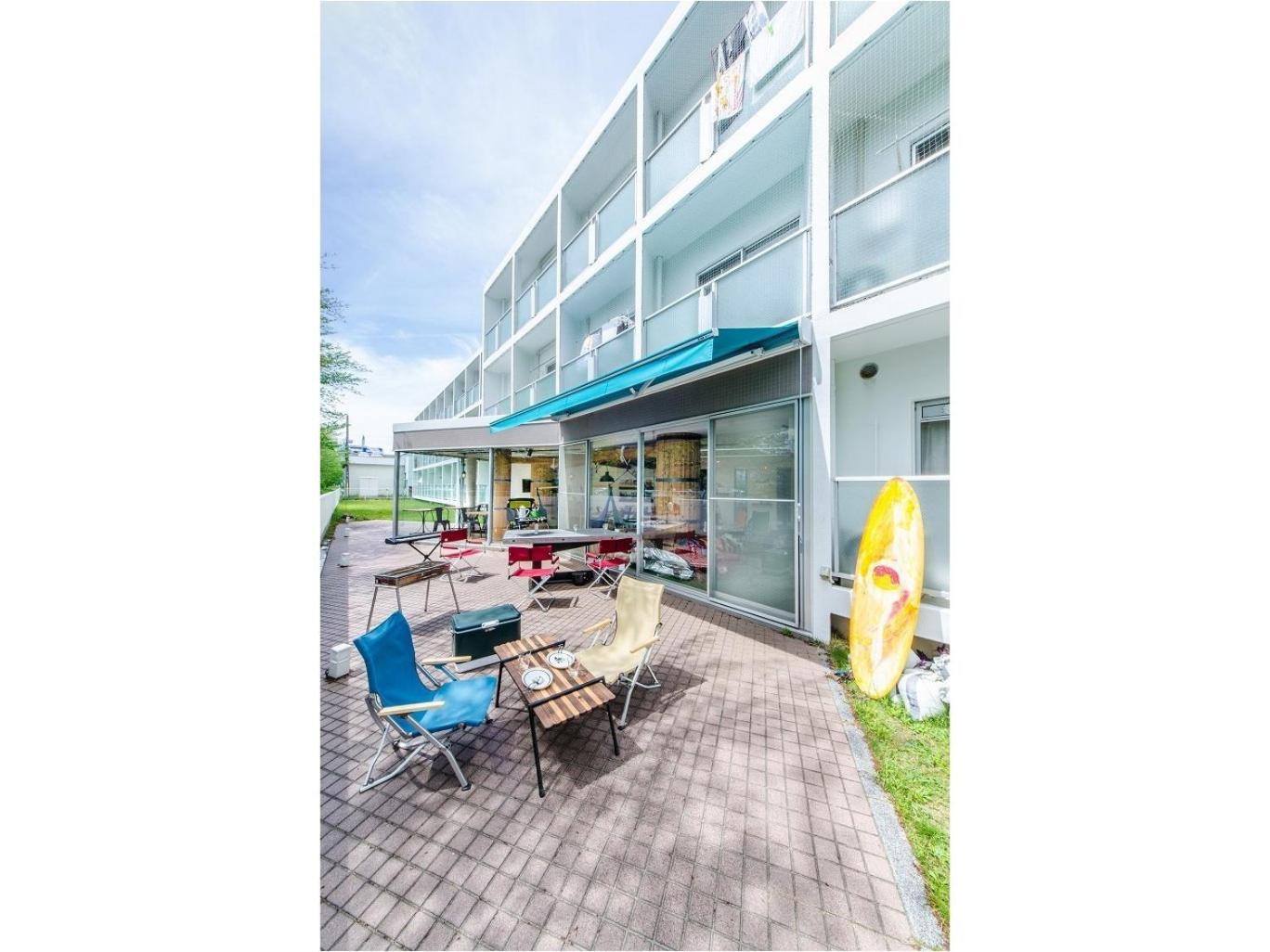 365BASE outdoor hostel