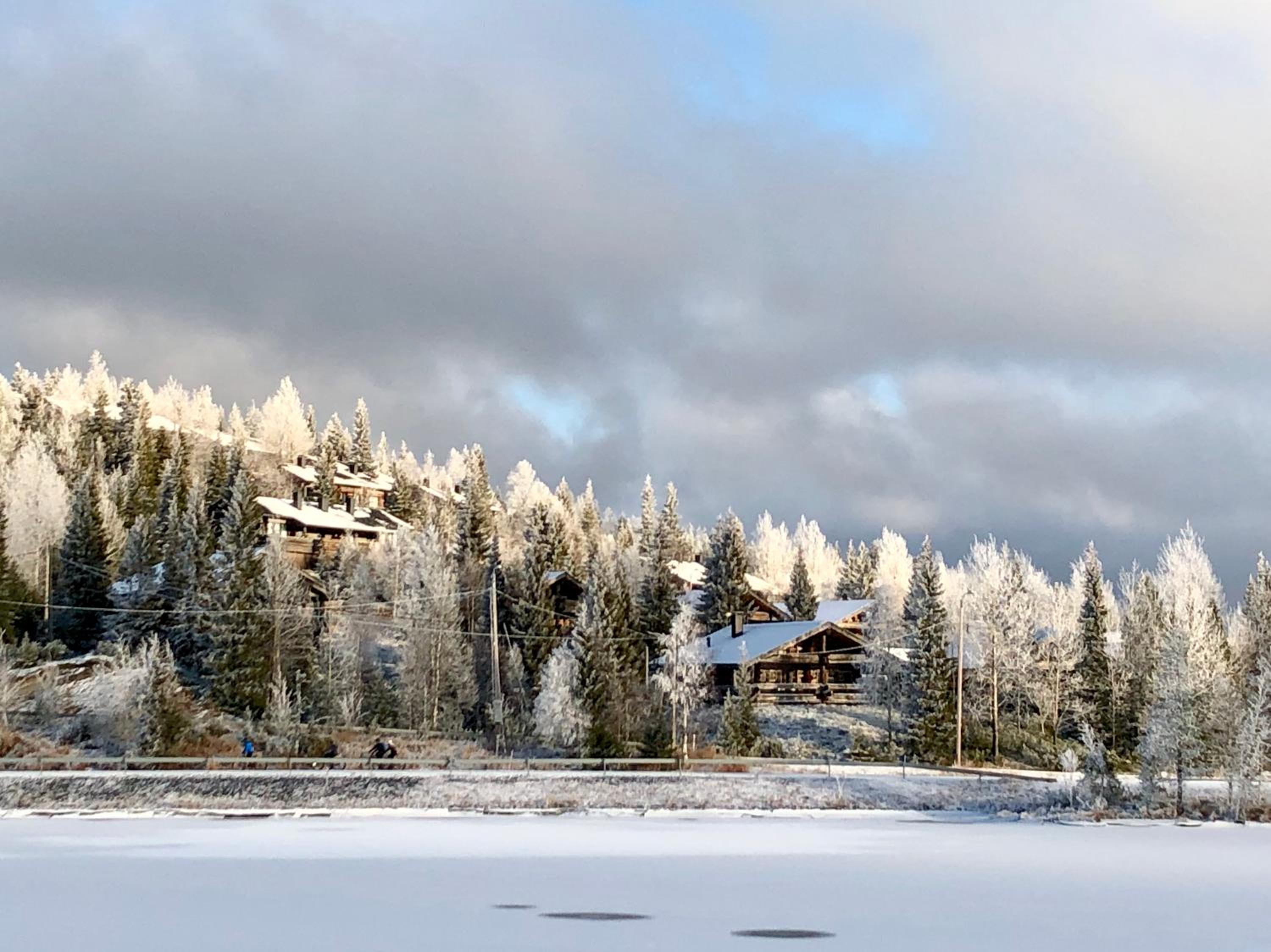 Hotel Villa Saarua by the Slopes Ski in, Family & Bike Park, hike trails, National Park, WiFi - Lapland Villas - Image 1