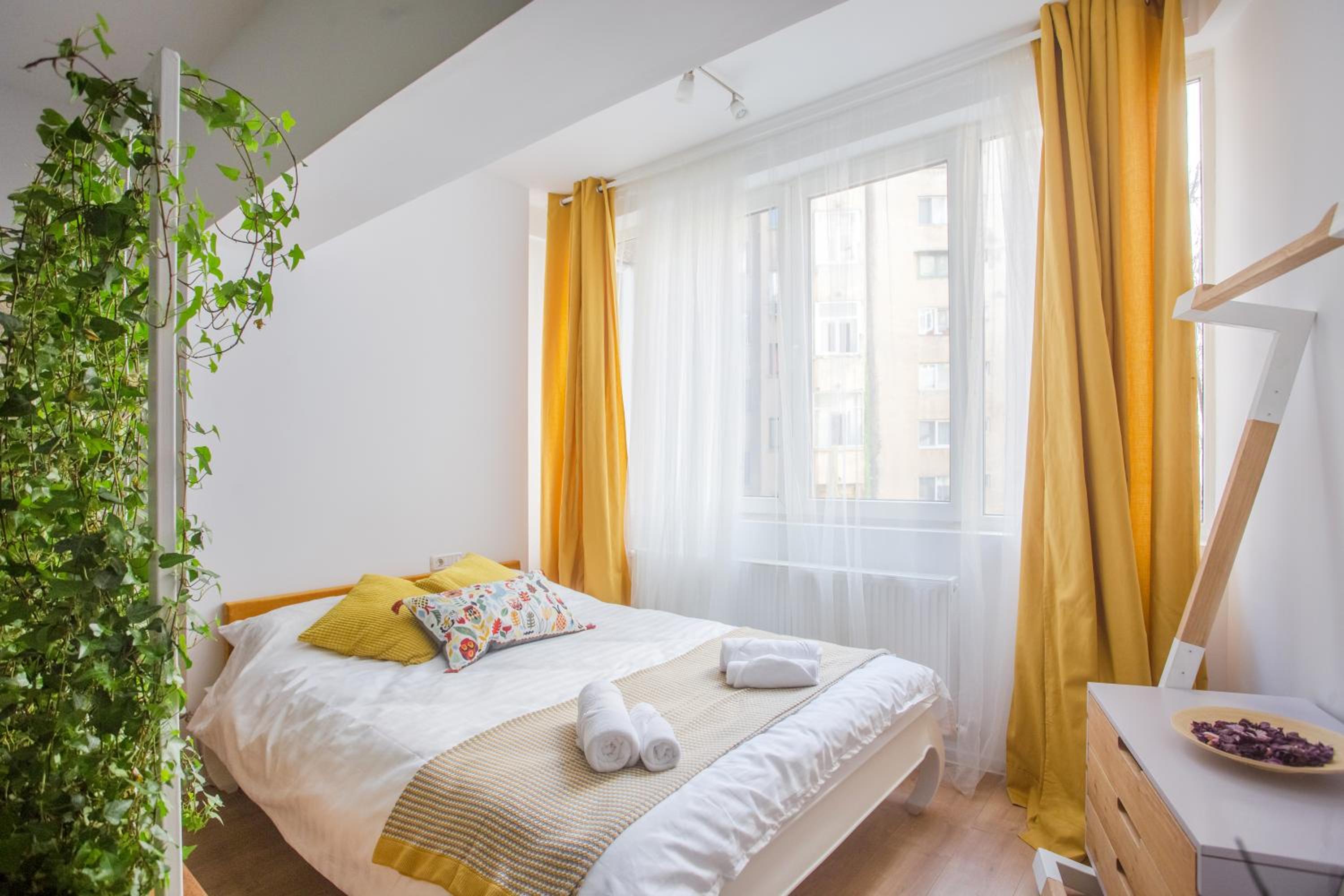 Central Garden by Urbanesq - Completely renovated 2026 view 4