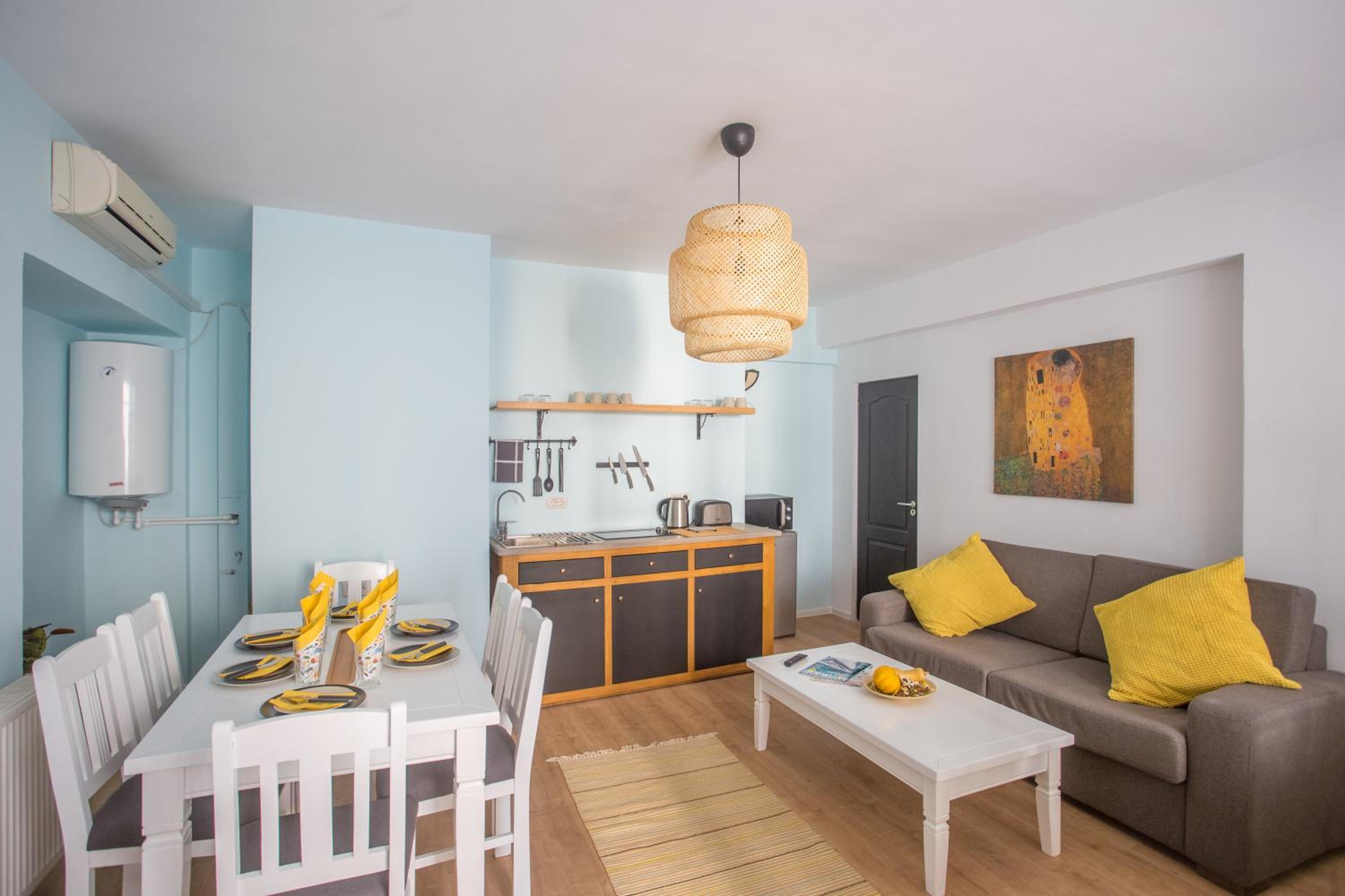 Central Garden by Urbanesq - Completely renovated 2026 view 5