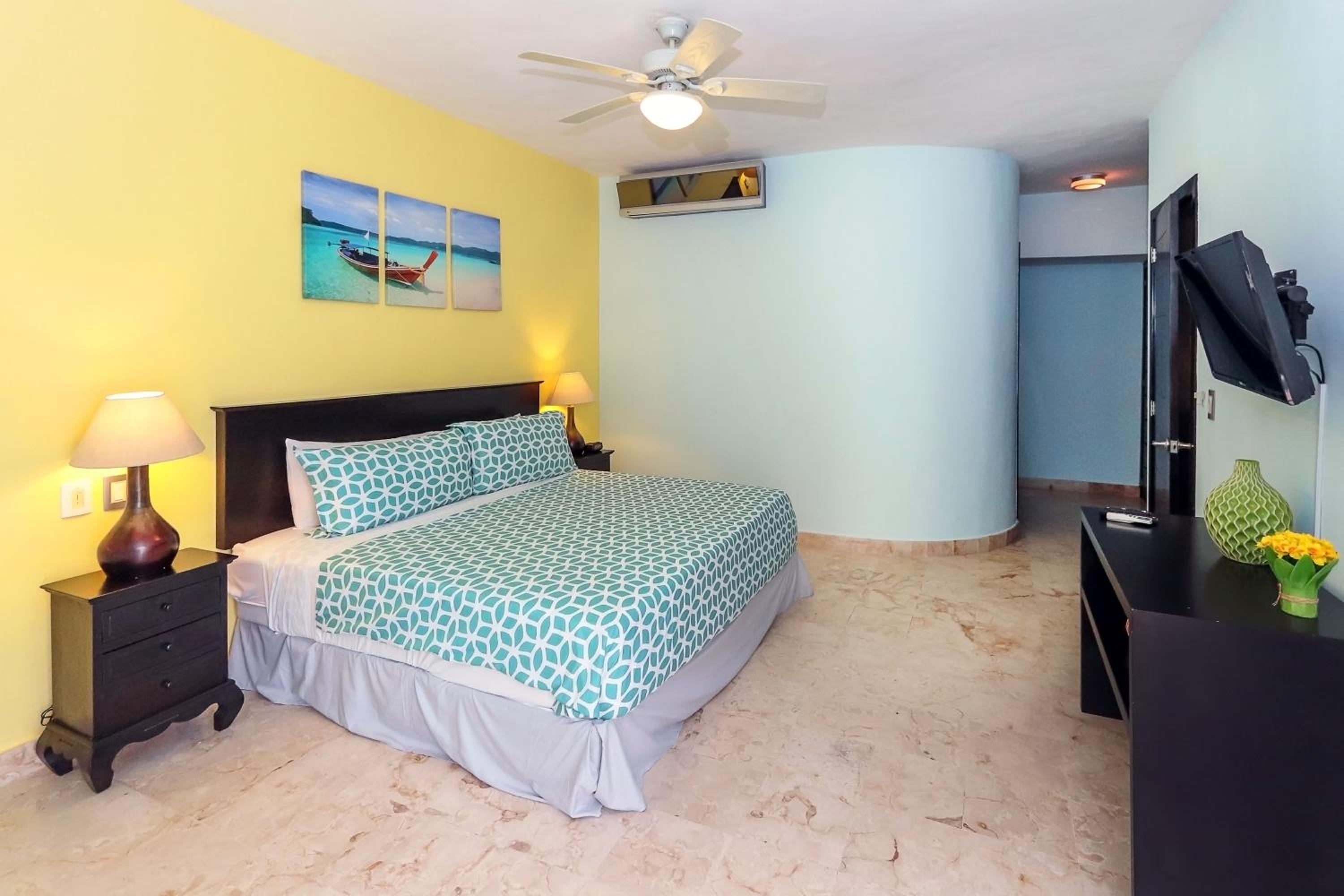 Beachfront Condo, 2 BR - Ocean View at Corto Maltes view 3