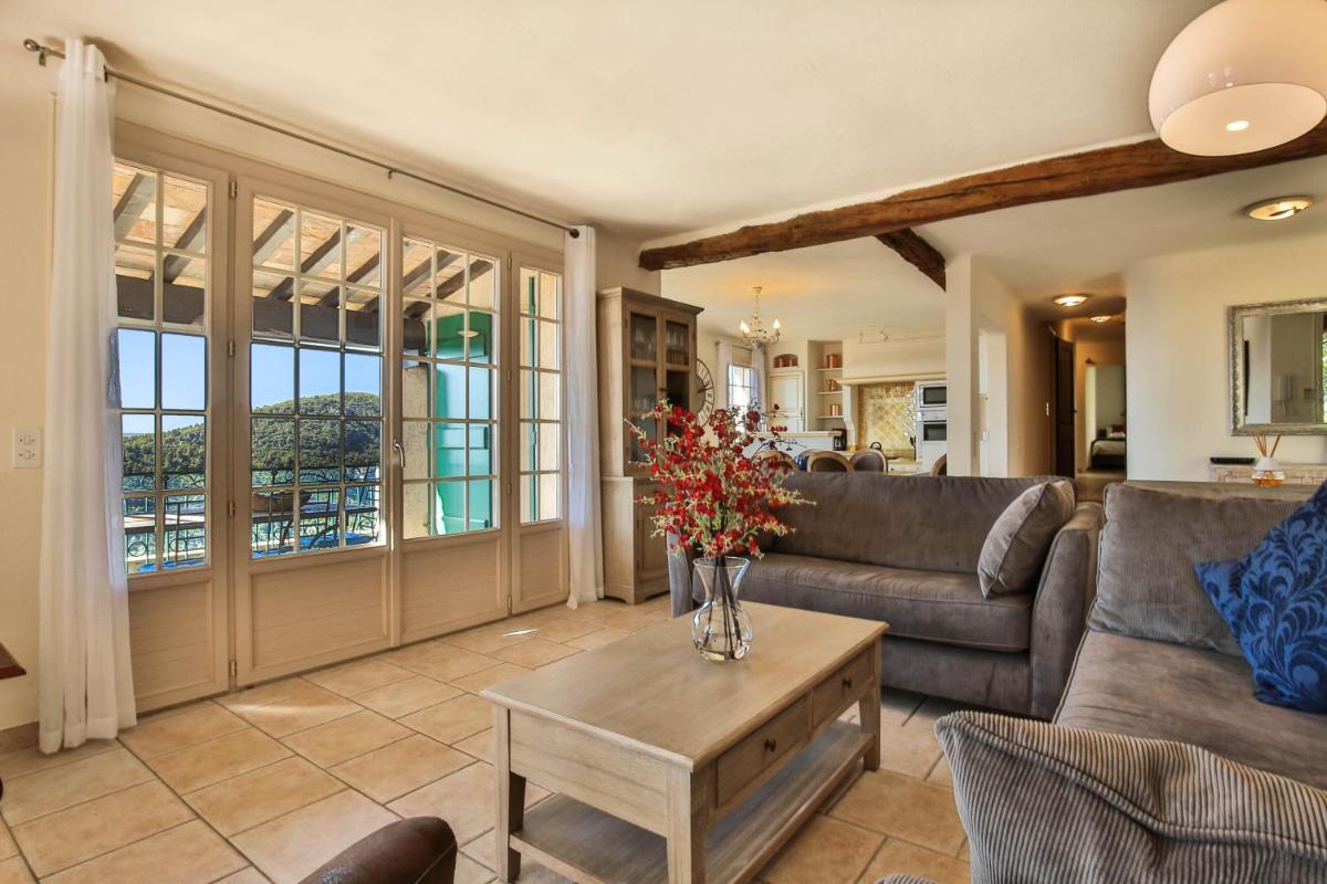 Villa St. Cezaire view 4