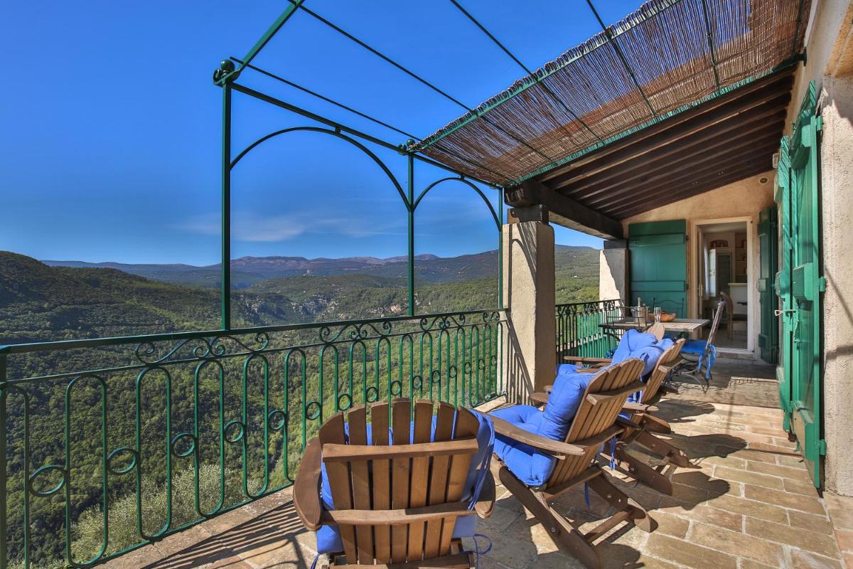 Villa St. Cezaire view 3