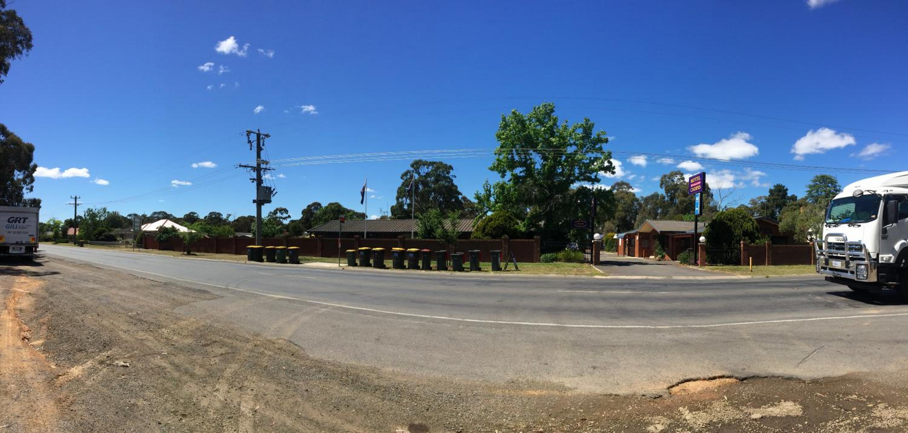 Golden Country Motel and Caravan Park