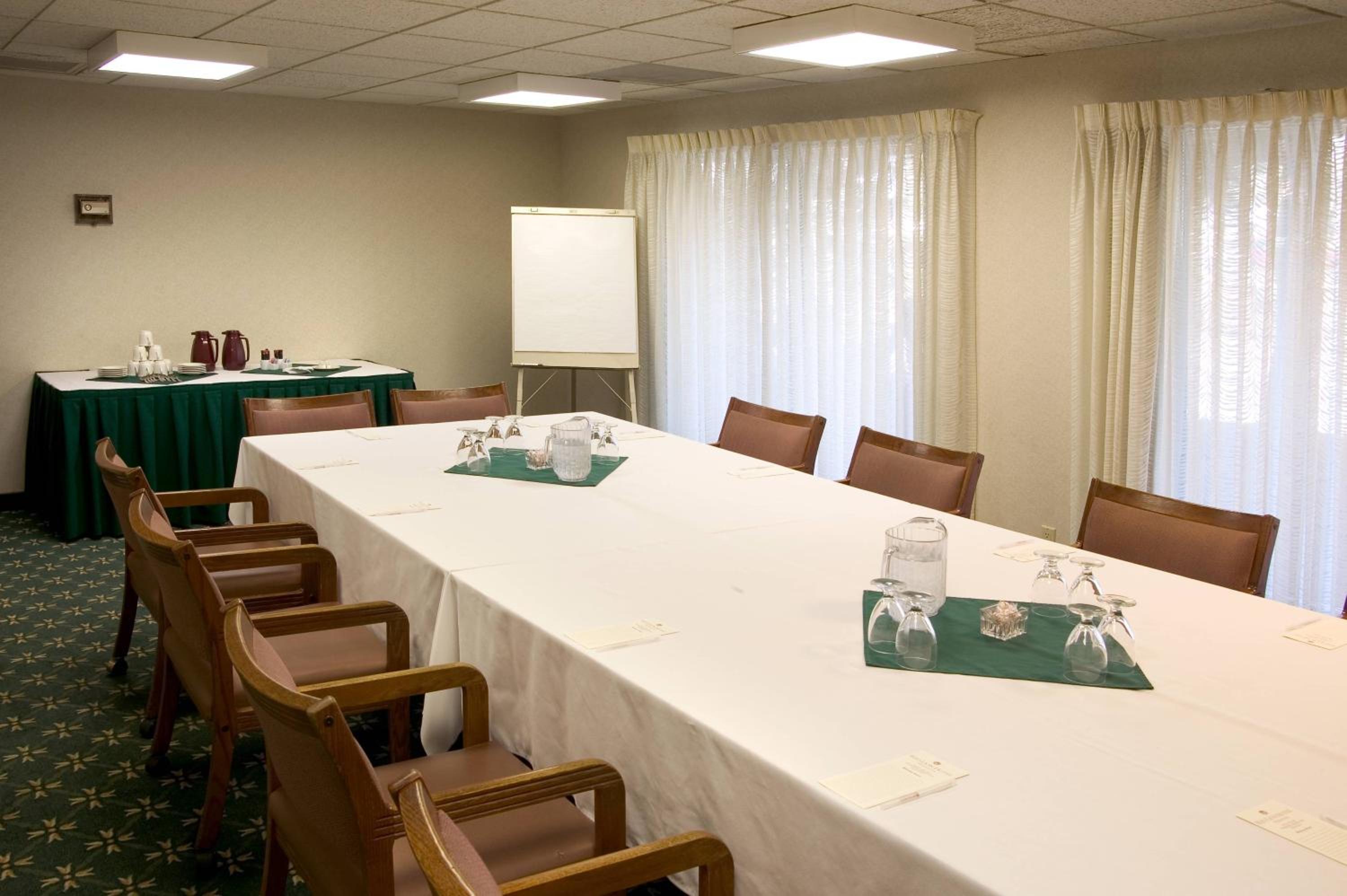 Pendleton Vacations - Red Lion Hotel Pendleton - Property Image 3