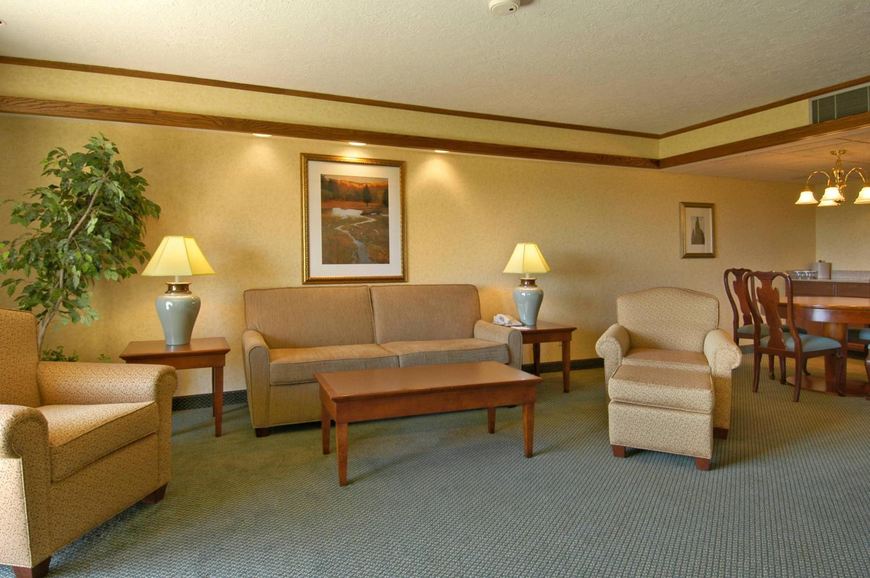 Pendleton Vacations - Red Lion Hotel Pendleton - Property Image 7