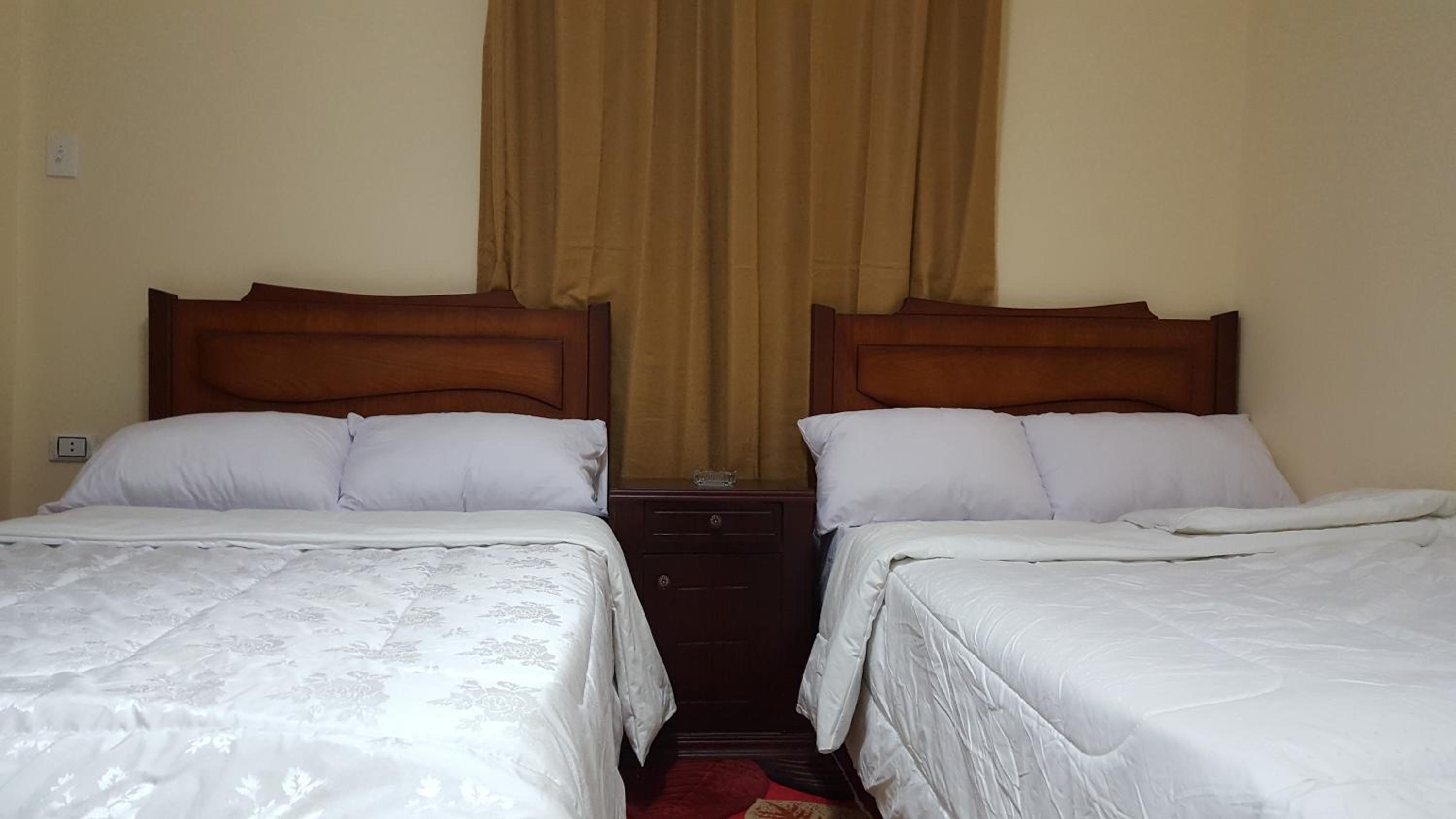 Royal Pyramids Inn