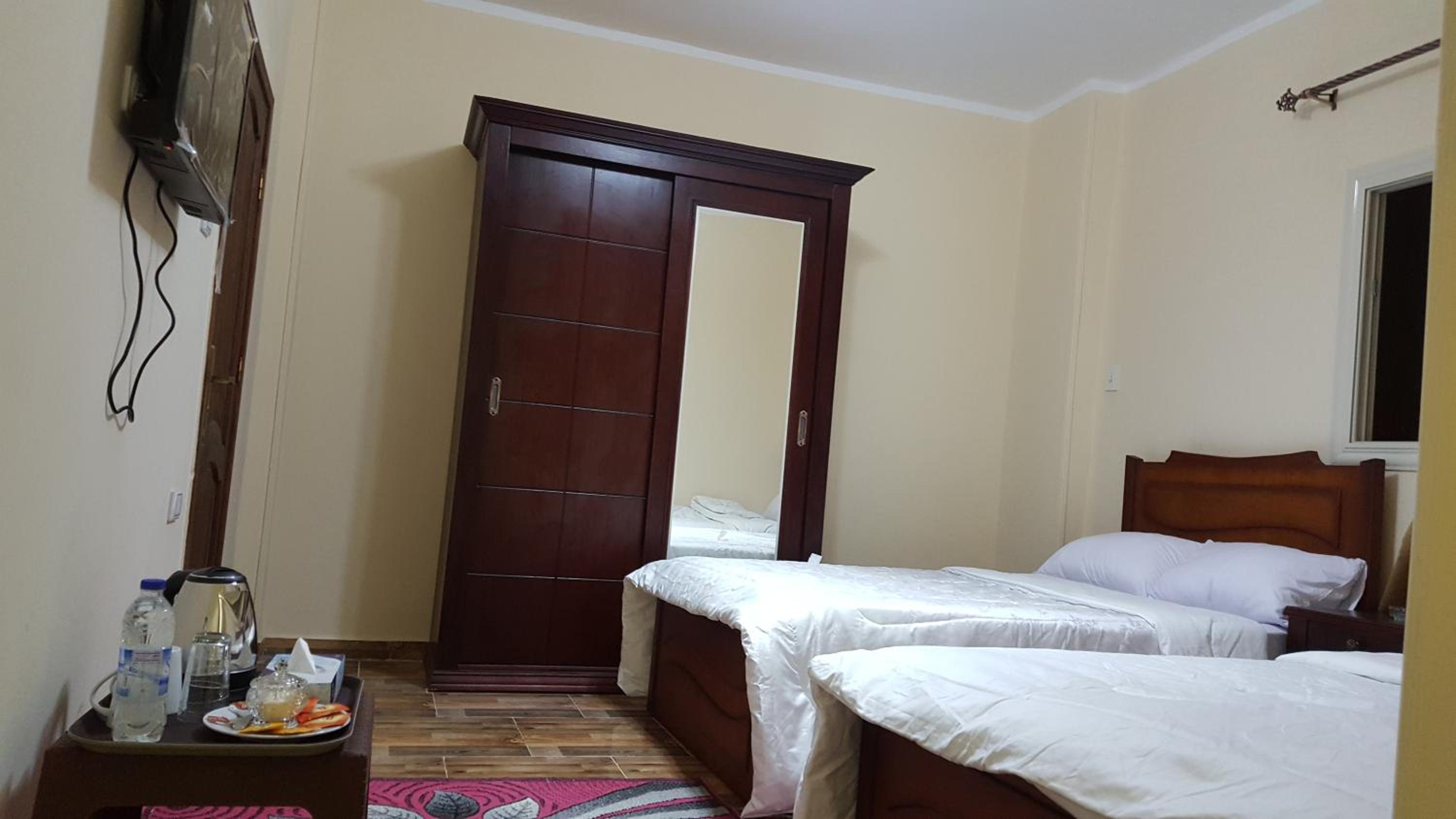 Royal Pyramids Inn