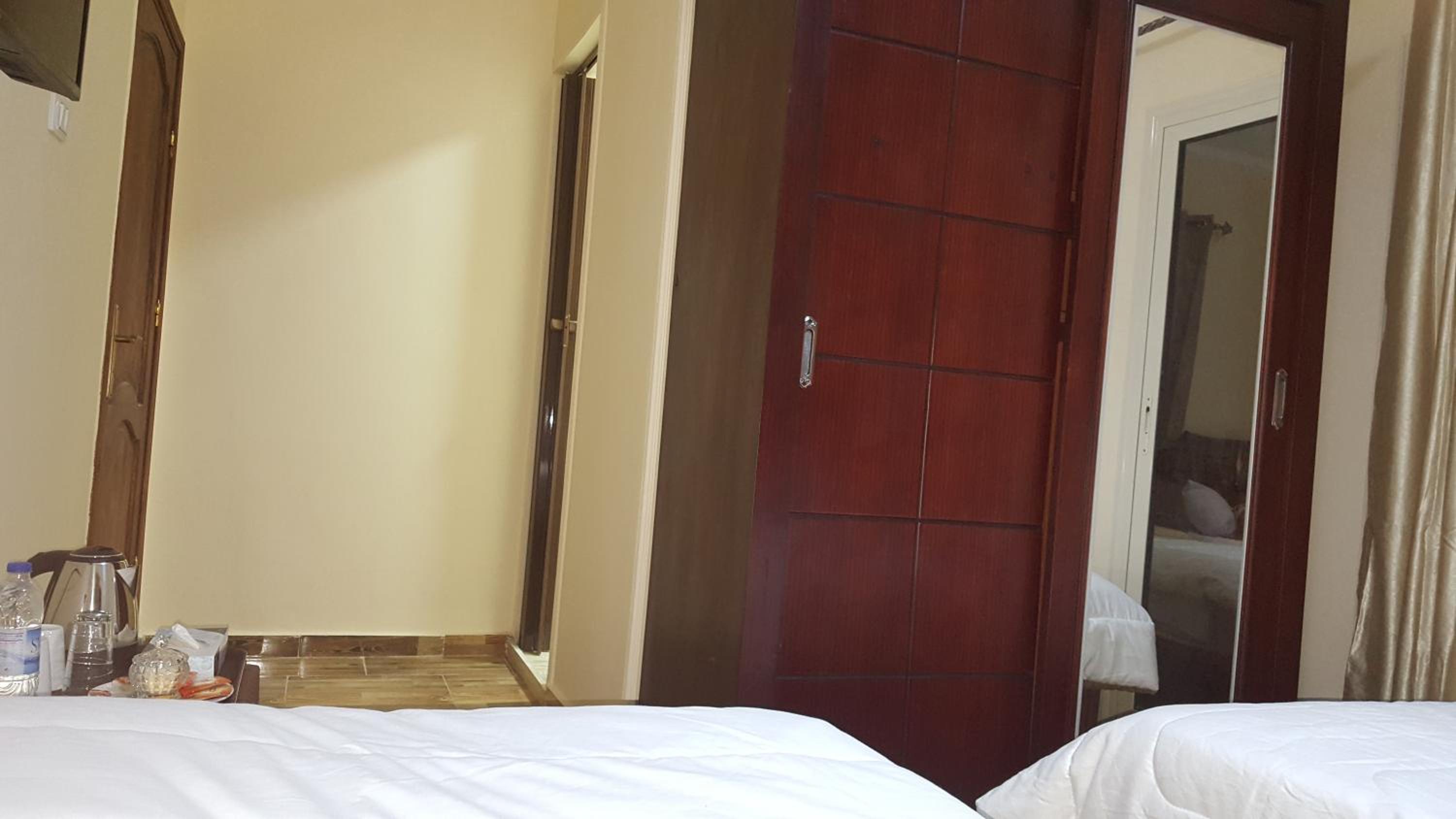 Royal Pyramids Inn