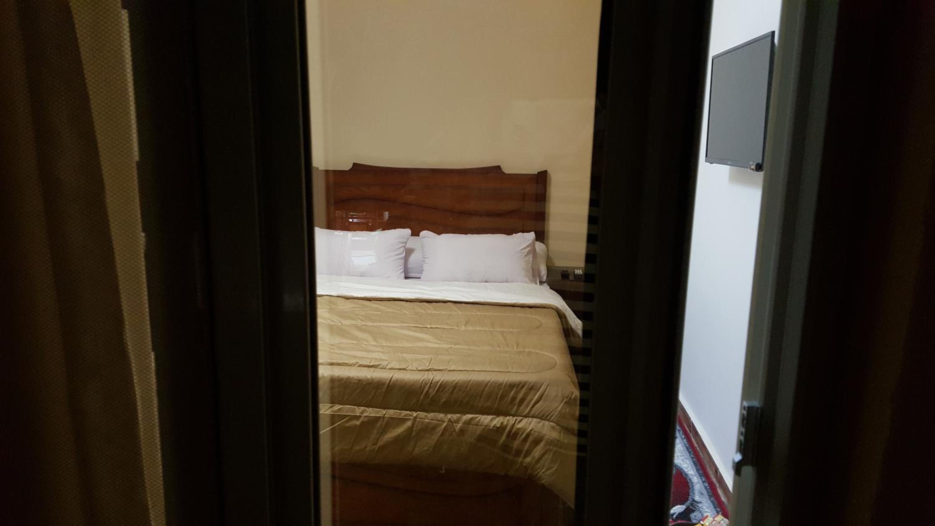 Royal Pyramids Inn