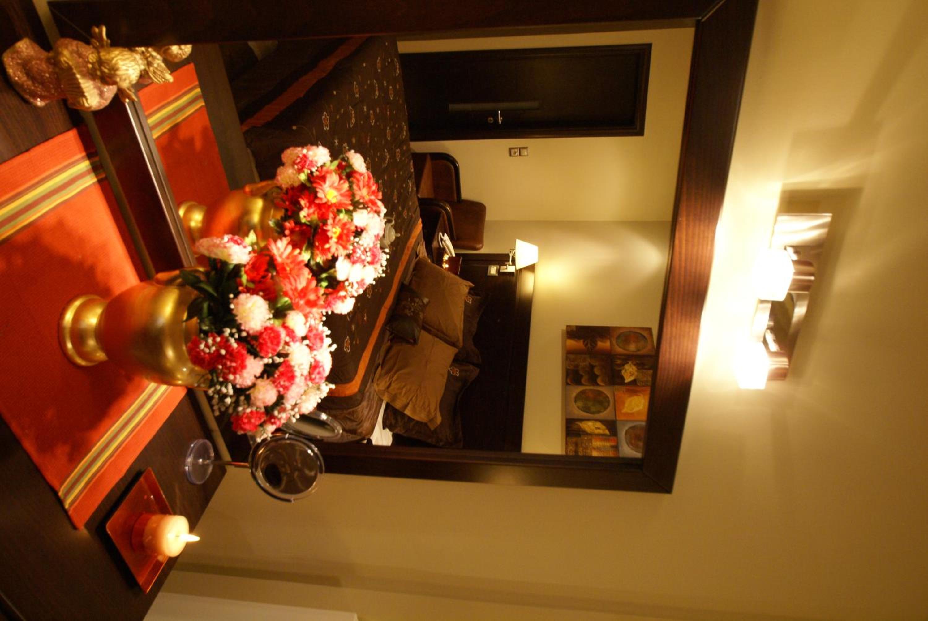 Kaloneri Rooms