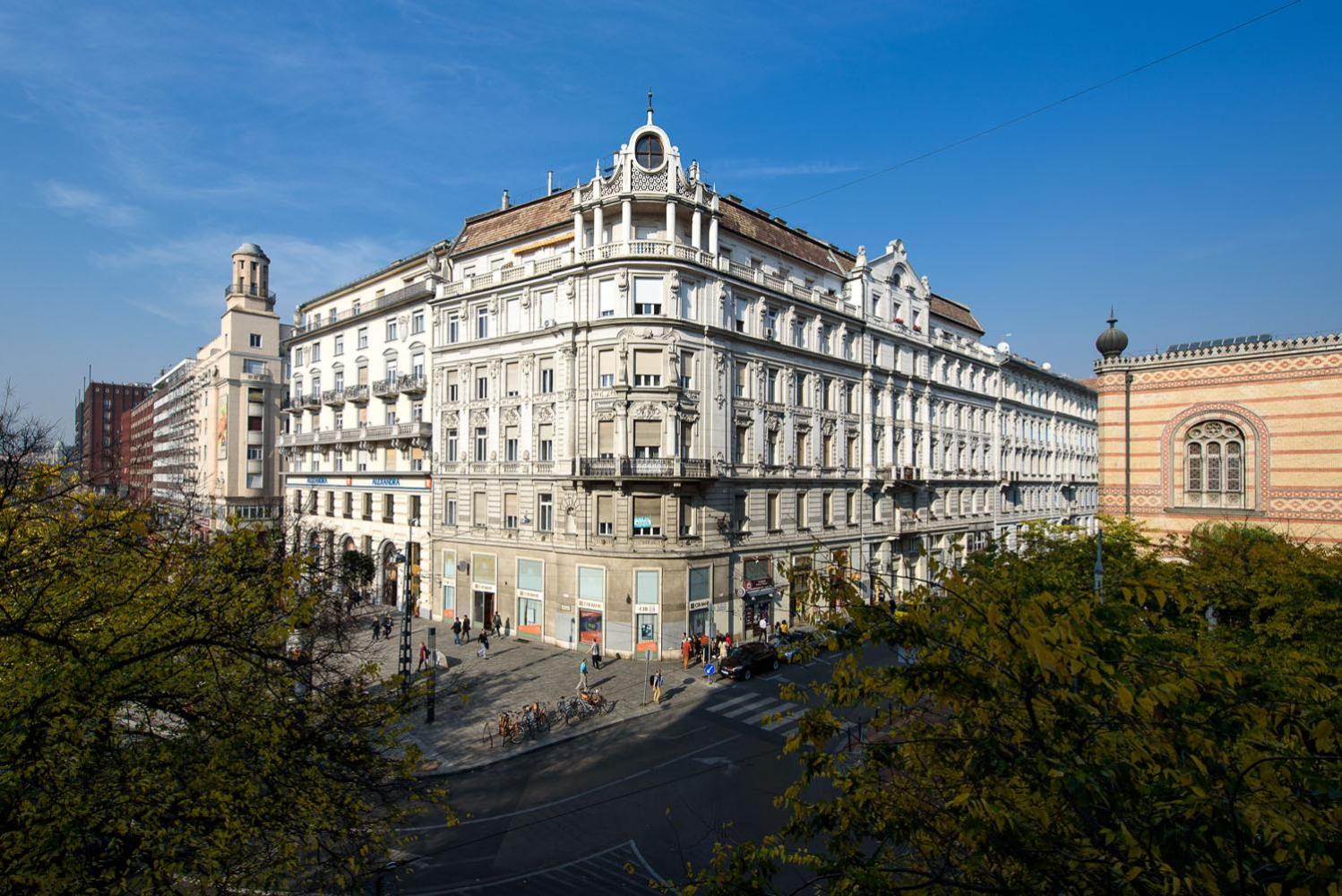Karoly Corner Residences