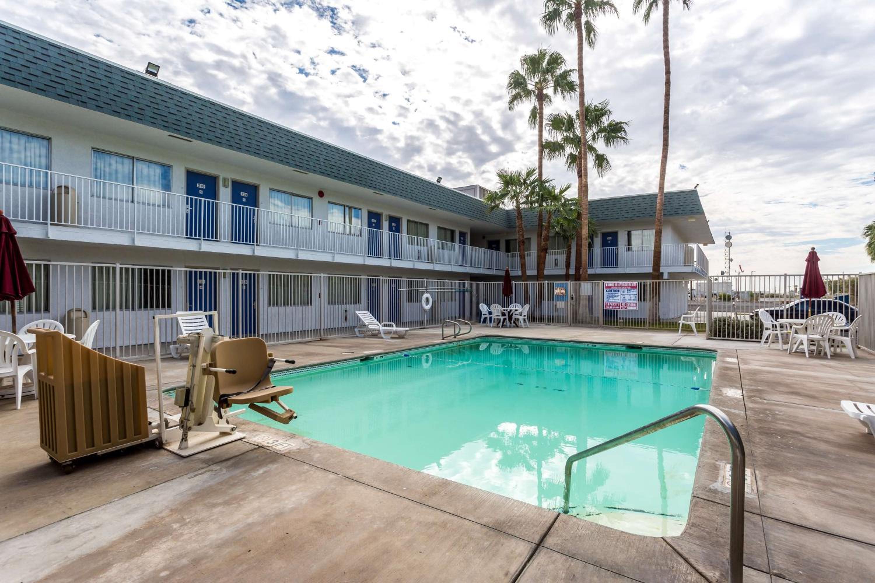 Blythe Vacations - Motel 6-Blythe, CA - Property Image 2