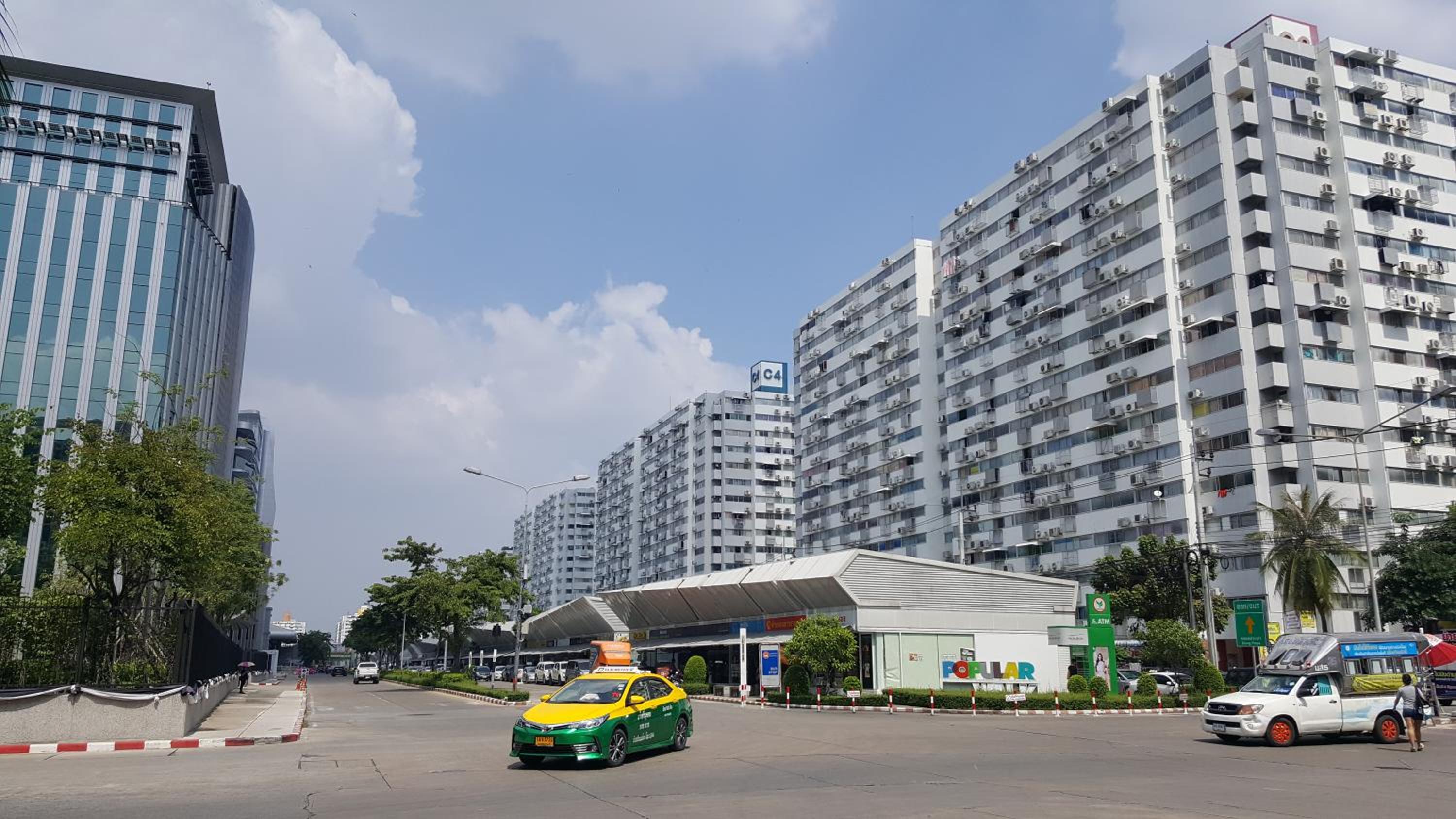 Popular Condo by Jintana view 3
