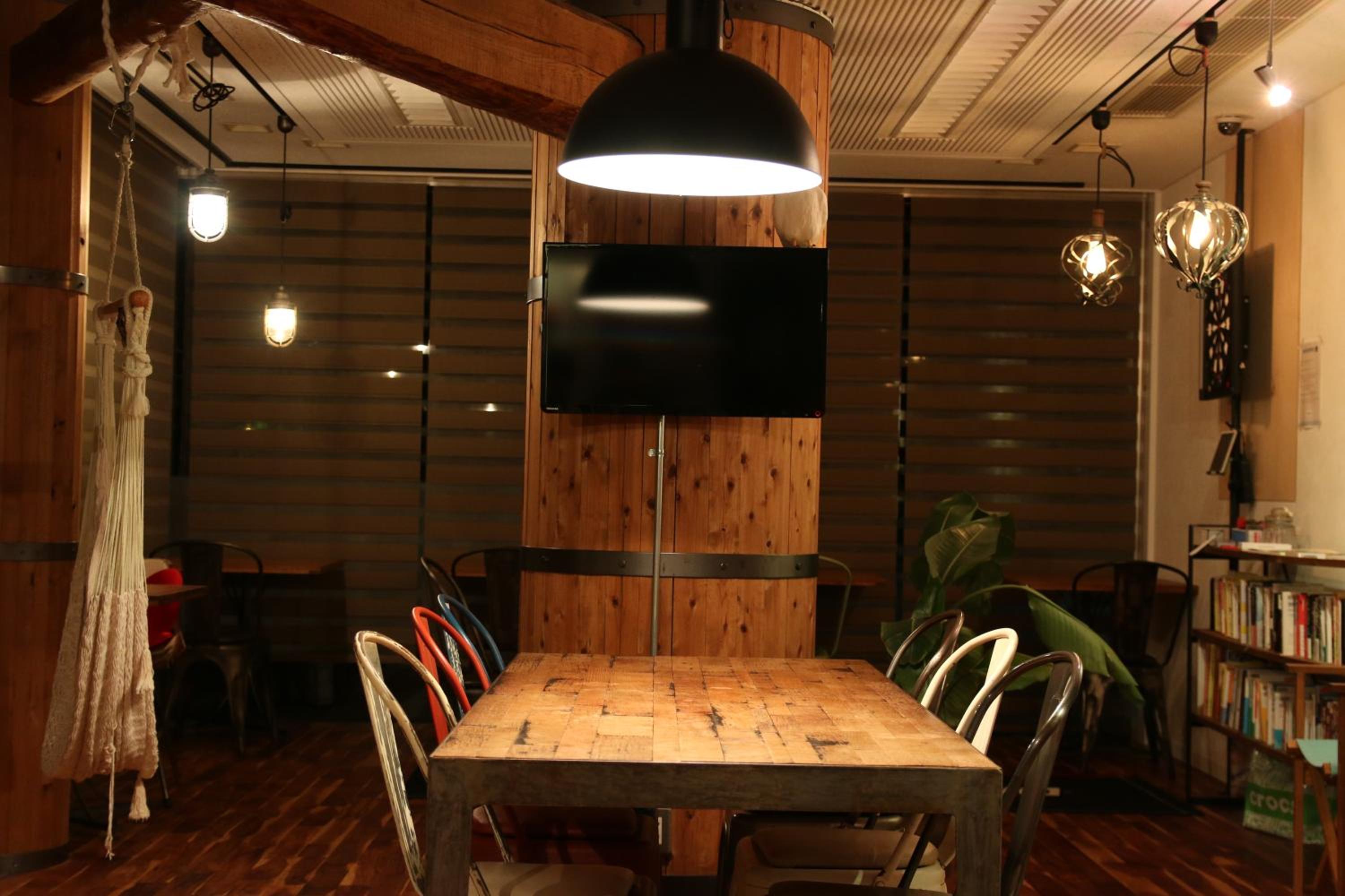 365BASE outdoor hostel