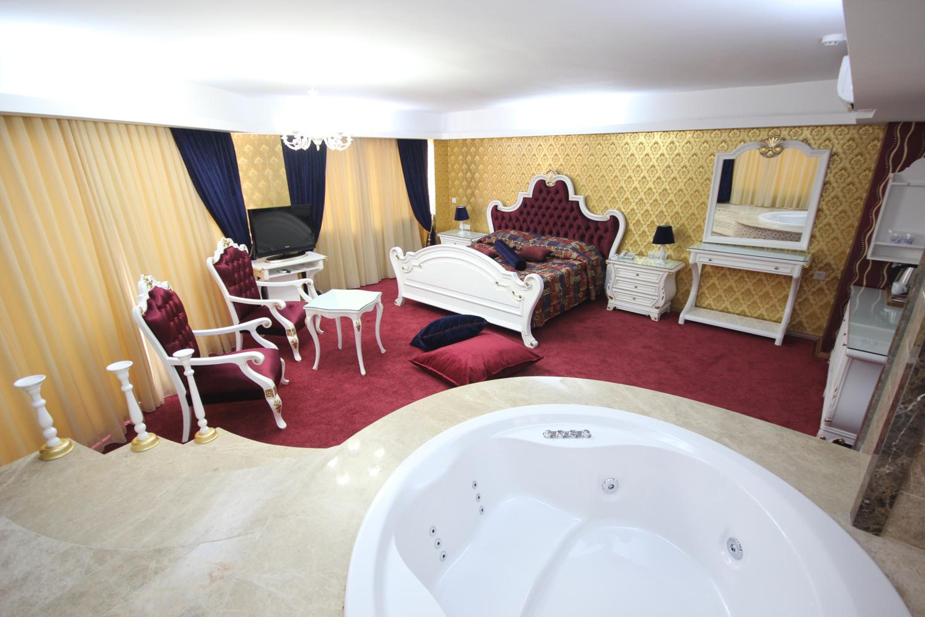 Grand Corner Boutique Hotel - Image 9