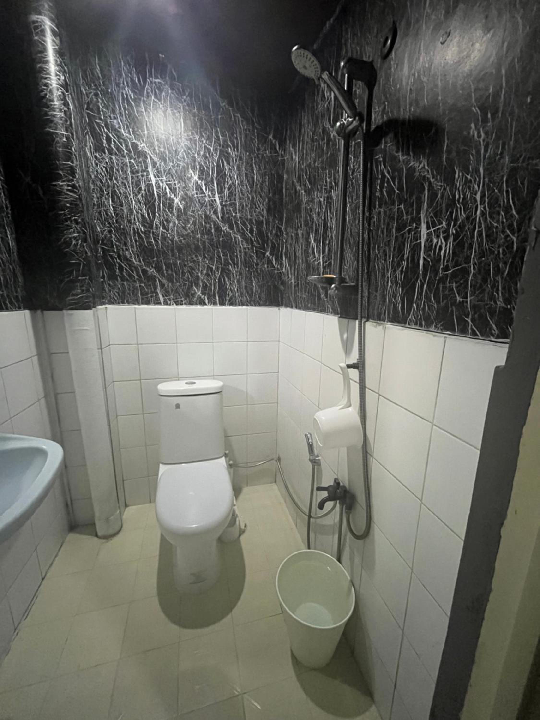 JOHNFONZ BUILDING Affordable Room