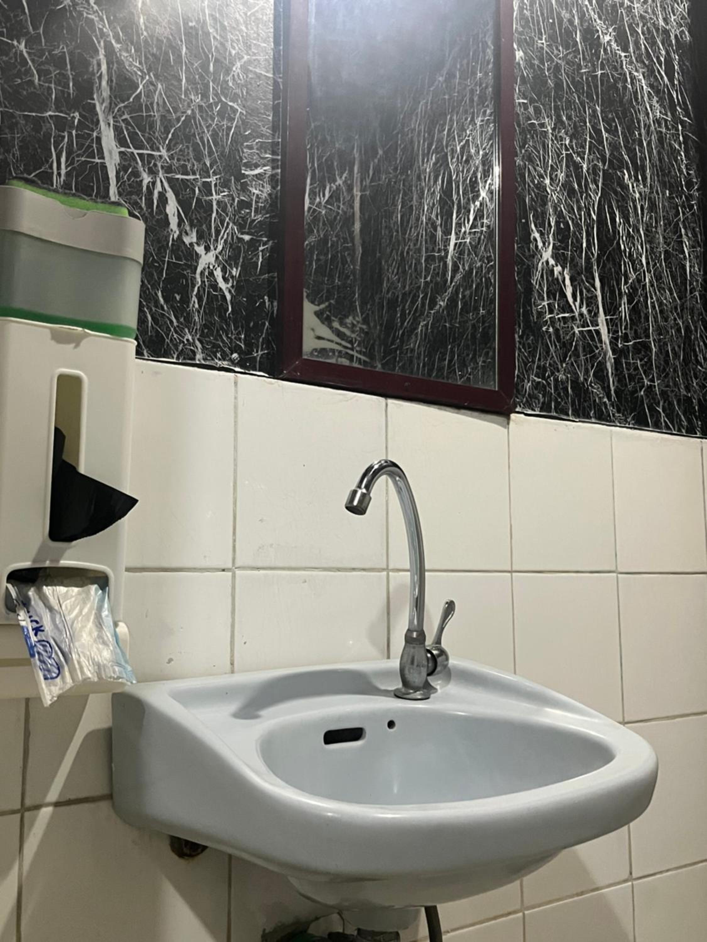 JOHNFONZ BUILDING Affordable Room photo 5