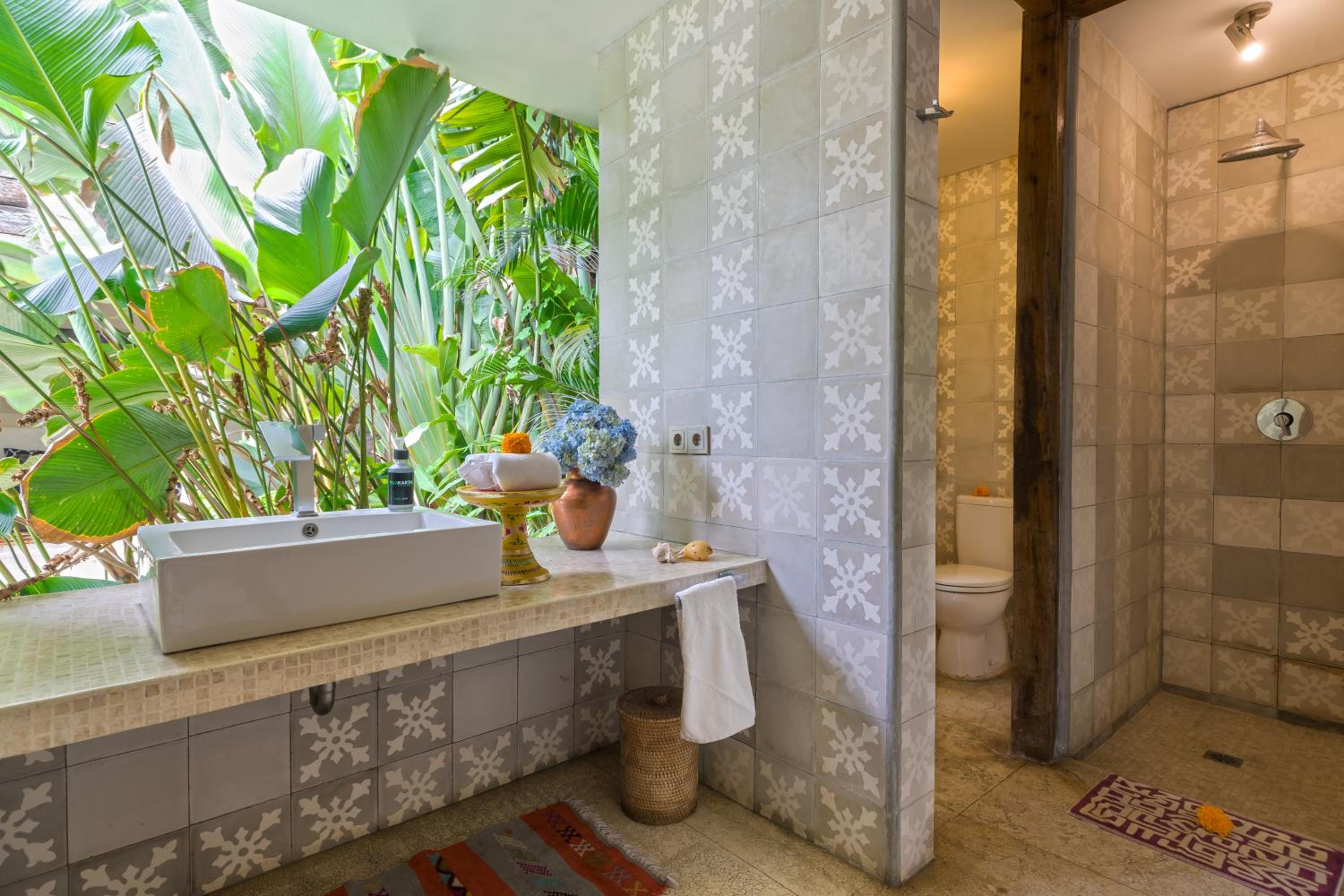 Elegant Villa Casabianca - Tropical Pool & Garden, Near Potato Head Beach Club!