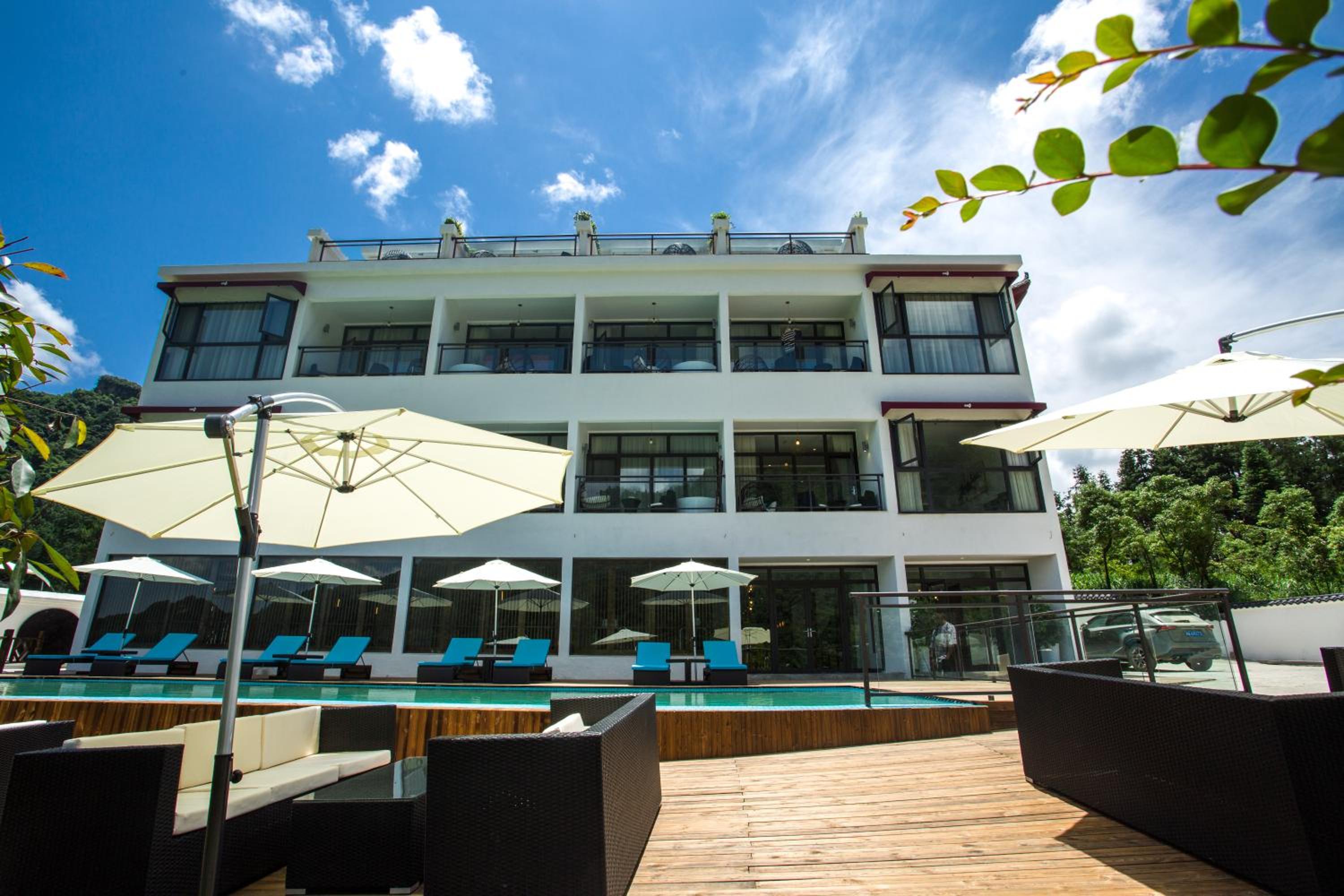 Zhangjiajie National Park Nvue Resorts
