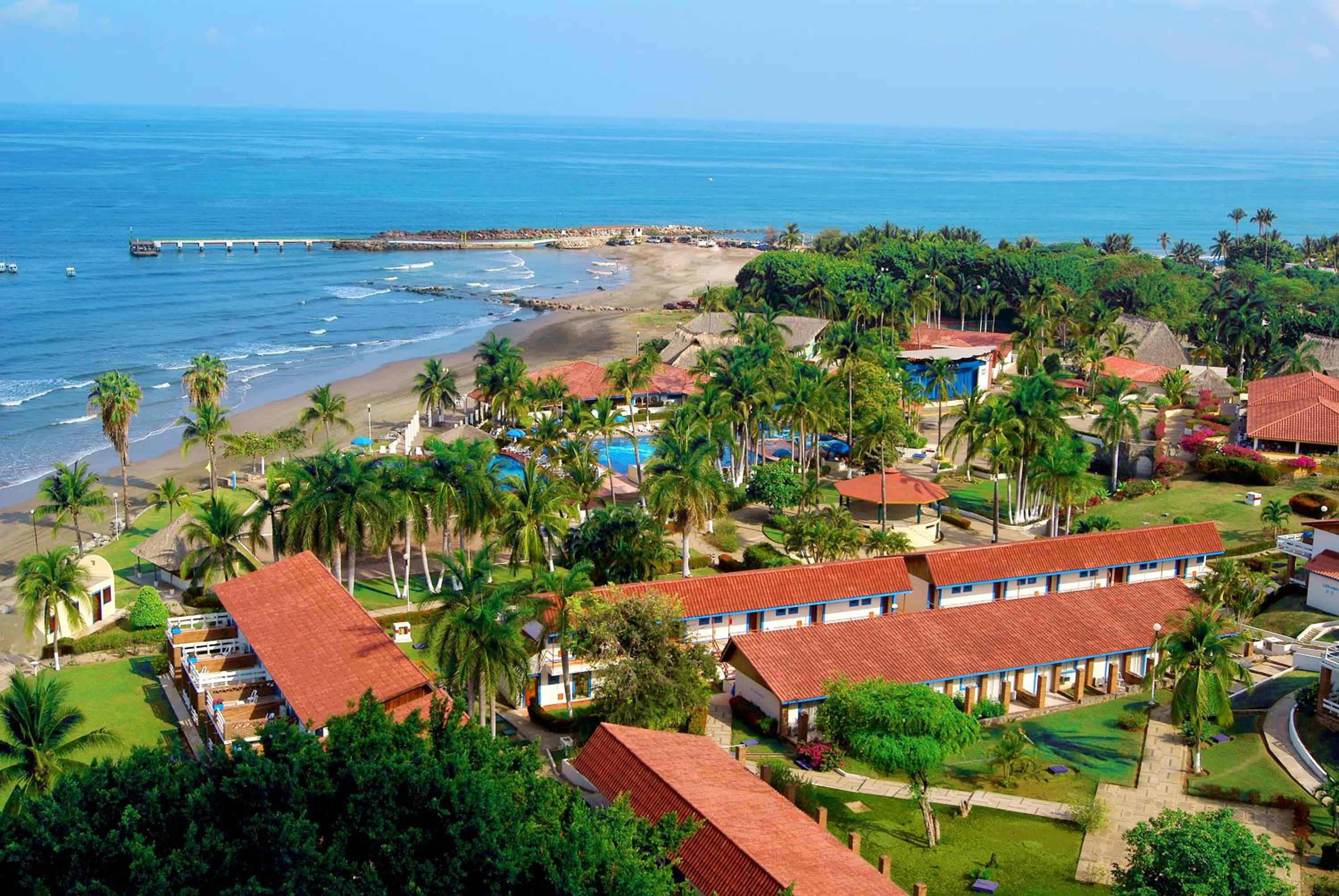 Hotel Qualton Club Ixtapa All Inclusive - Image 1