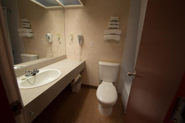 Travelodge by Wyndham Winnipeg Airport West