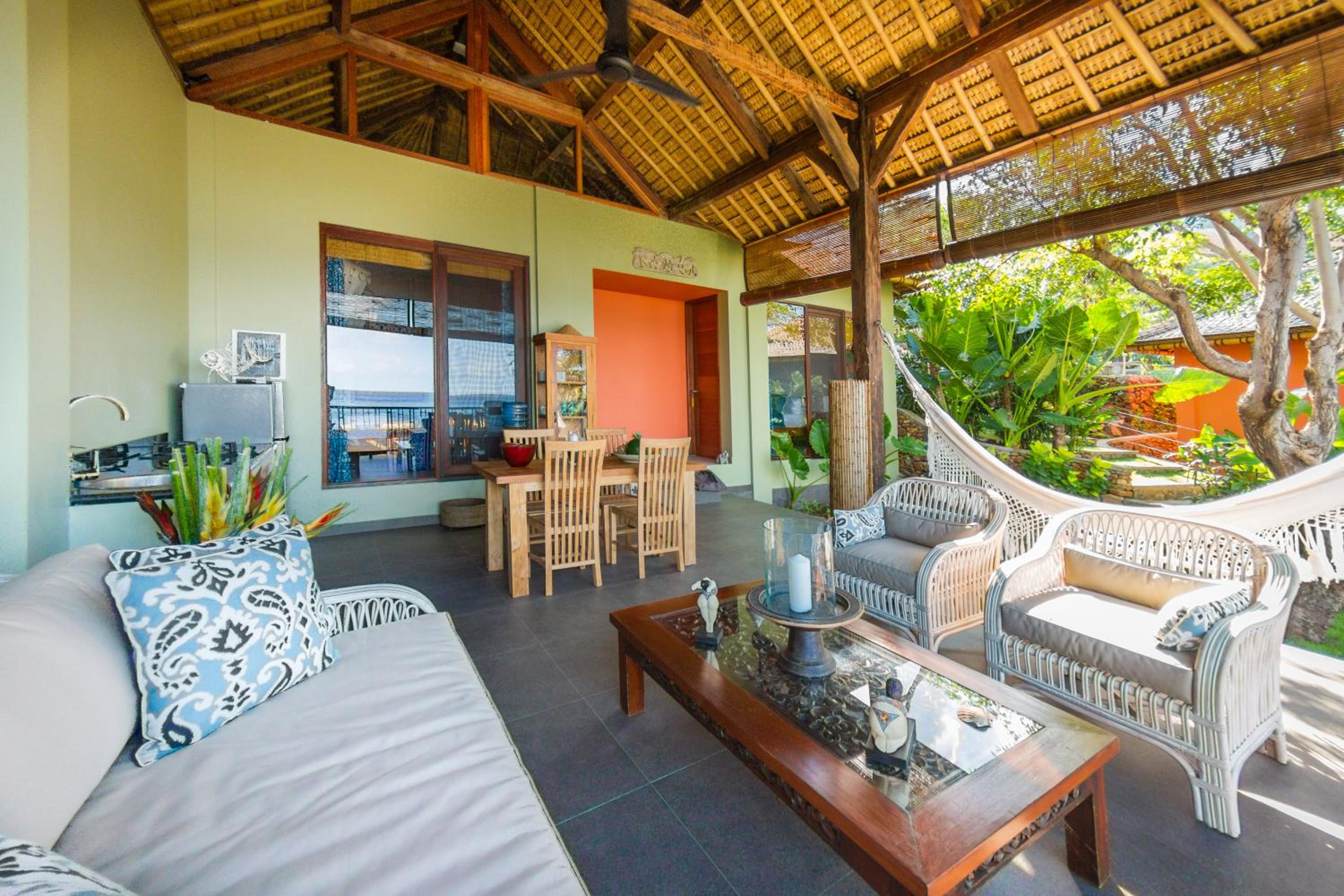Aquamarine Beach Villas