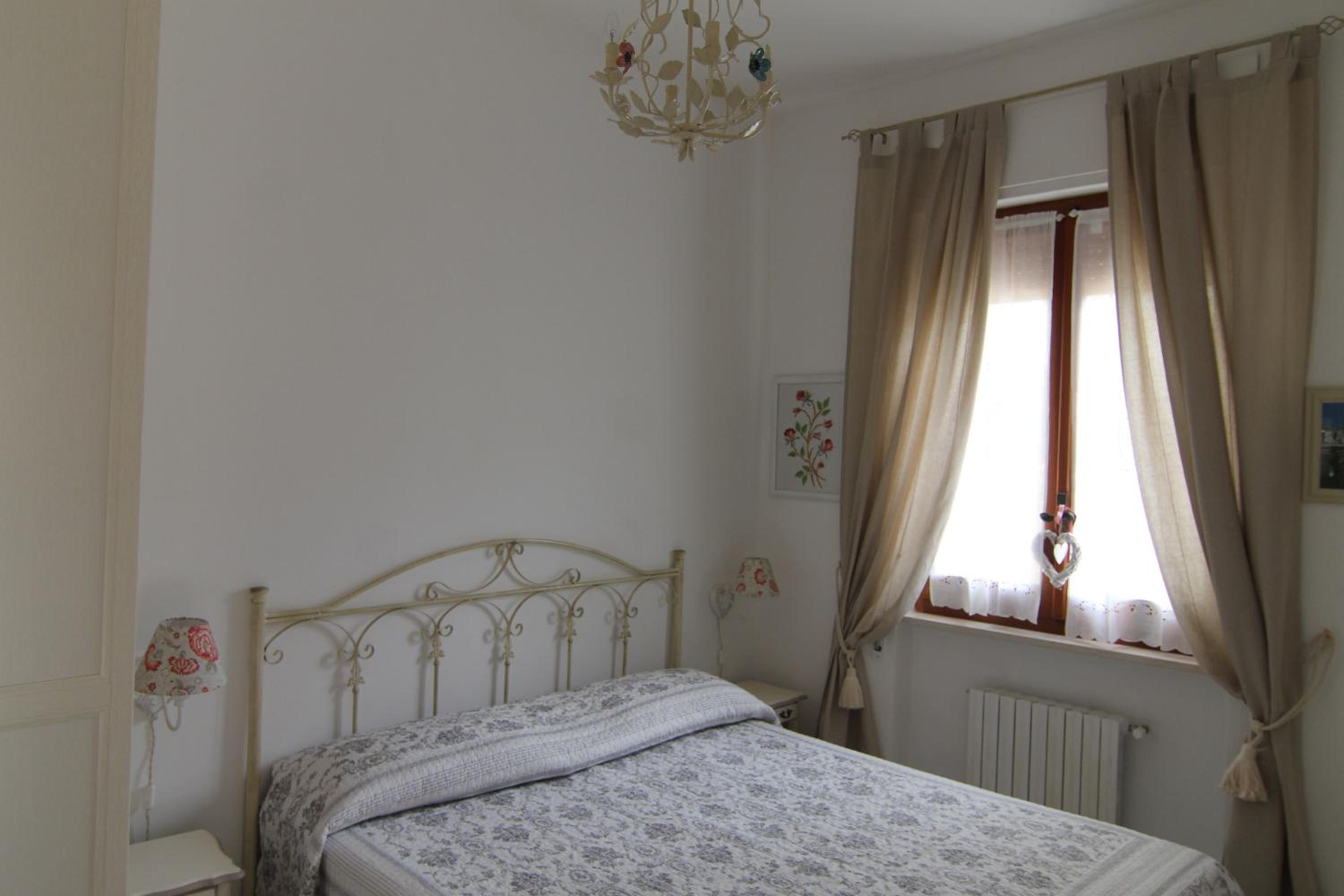 Sea cottage in pinewood view 3
