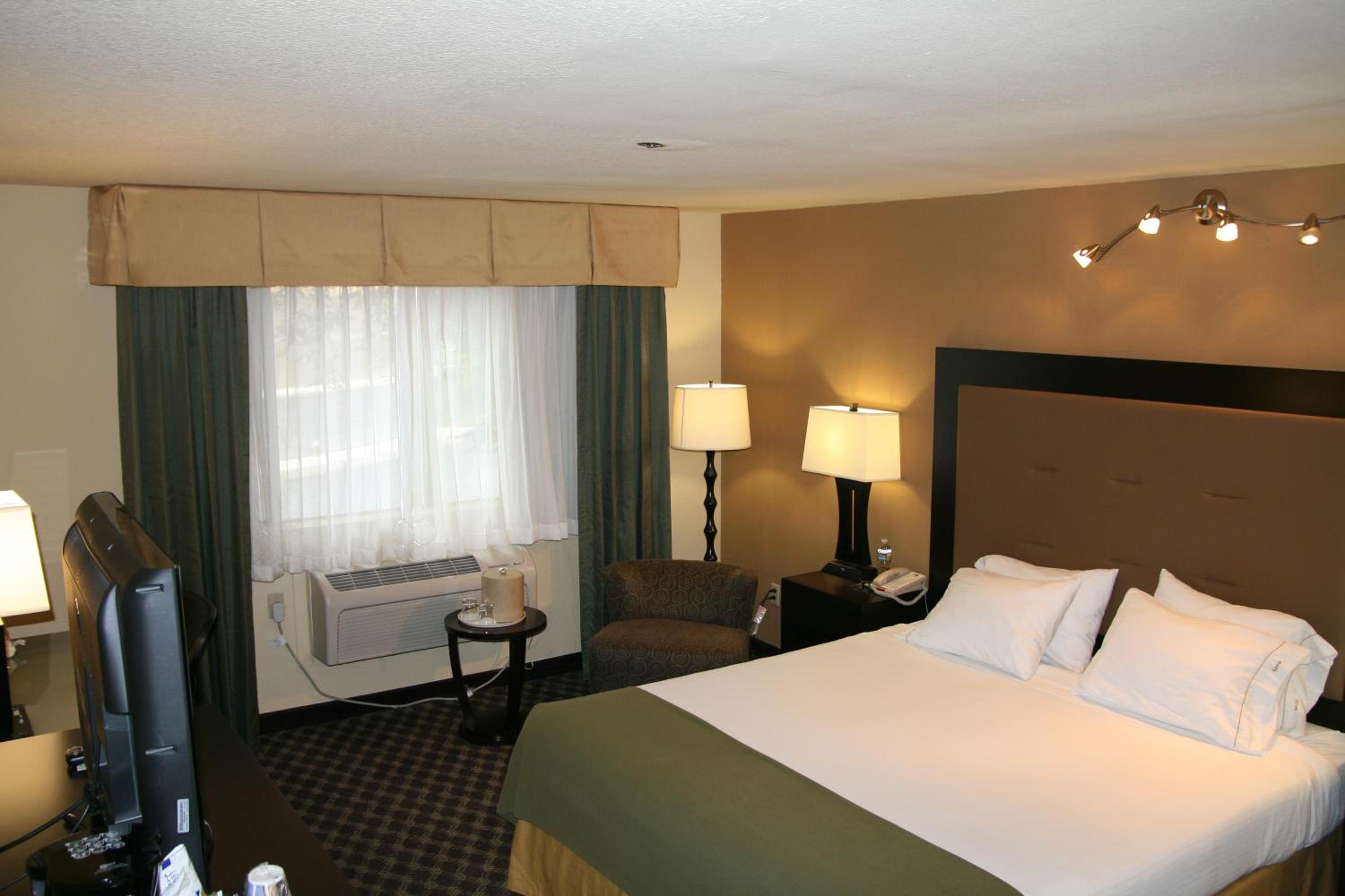 San Jose Vacations - Holiday Inn Express Hotel Union City San Jose, an IHG Hotel - Property Image 4
